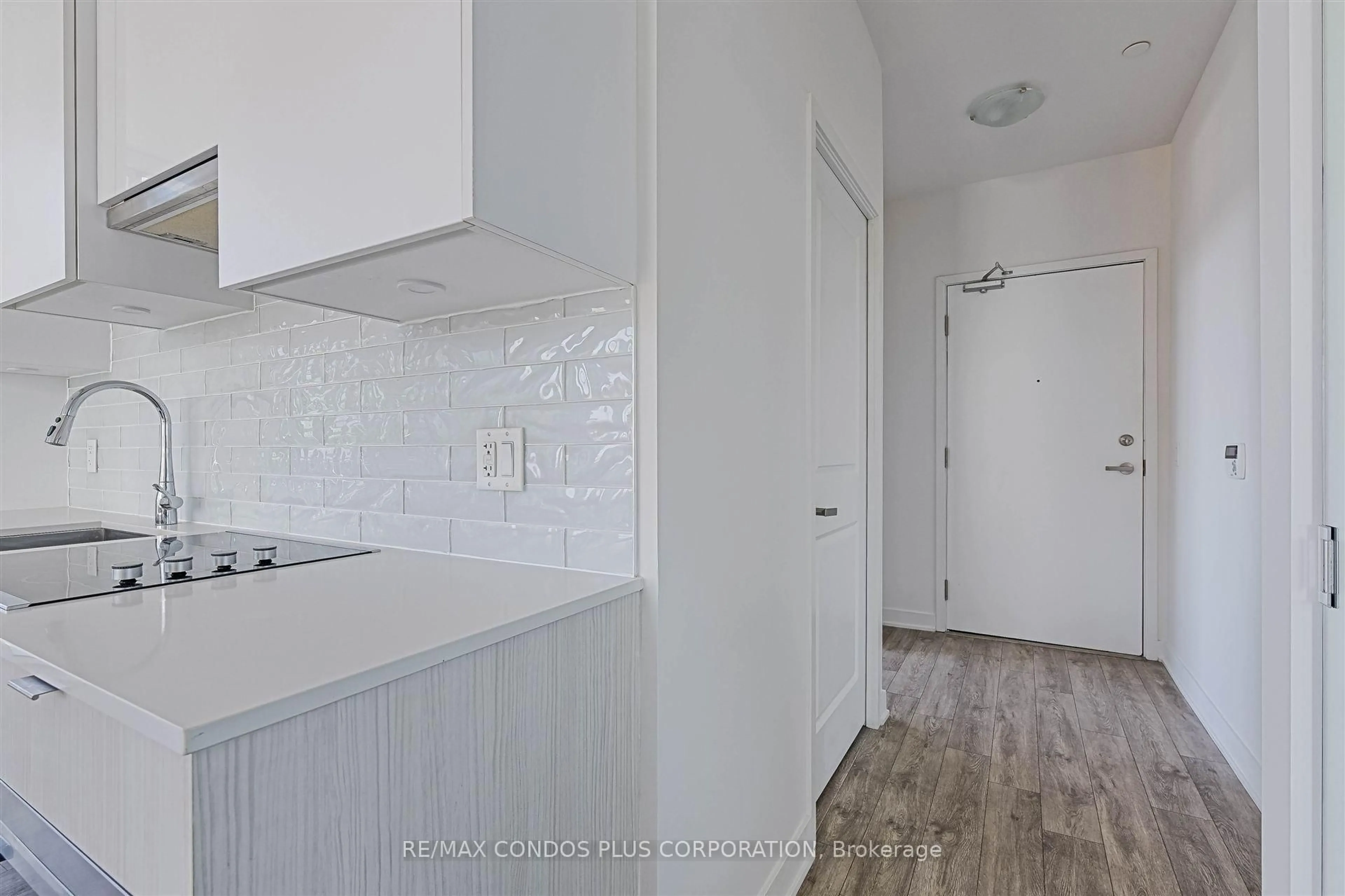 Standard kitchen, unknown for 195 Redpath Ave #Ph03, Toronto Ontario M4P 0E4