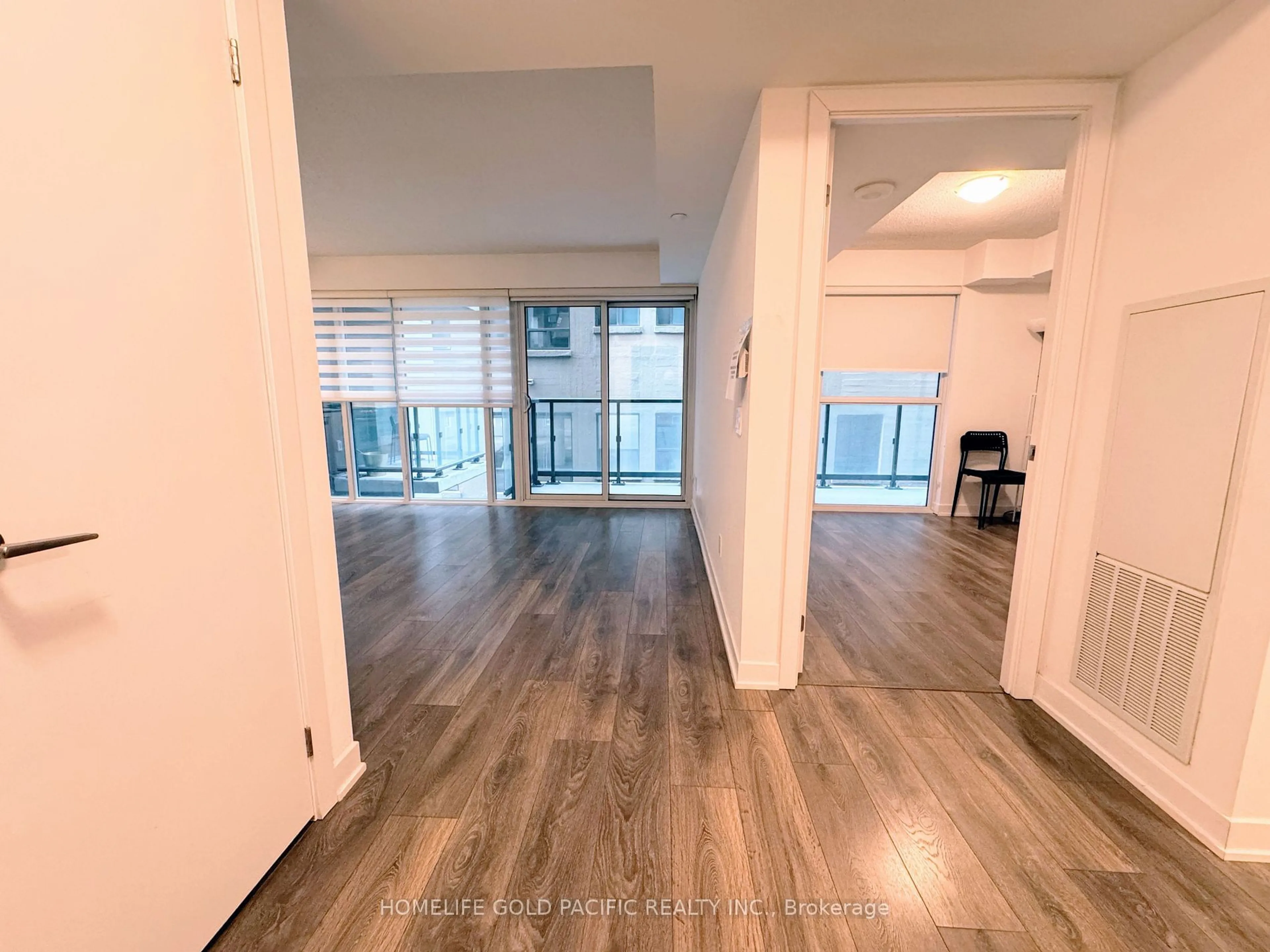 Indoor foyer for 87 Peter St #811, Toronto Ontario M5V 0P1