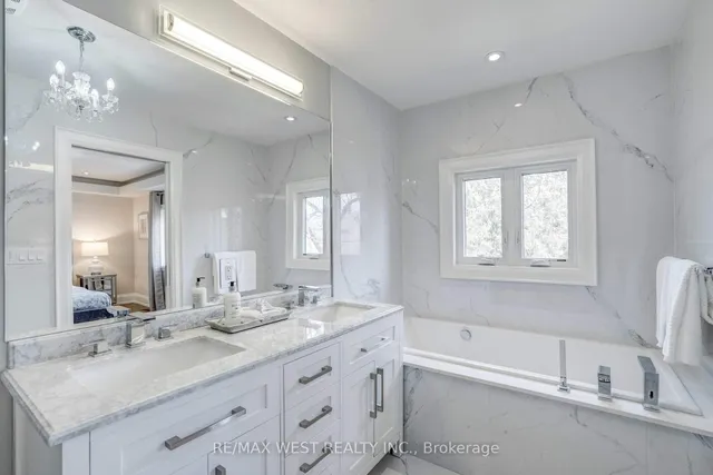 Additional property image - 352B Lawrence Ave