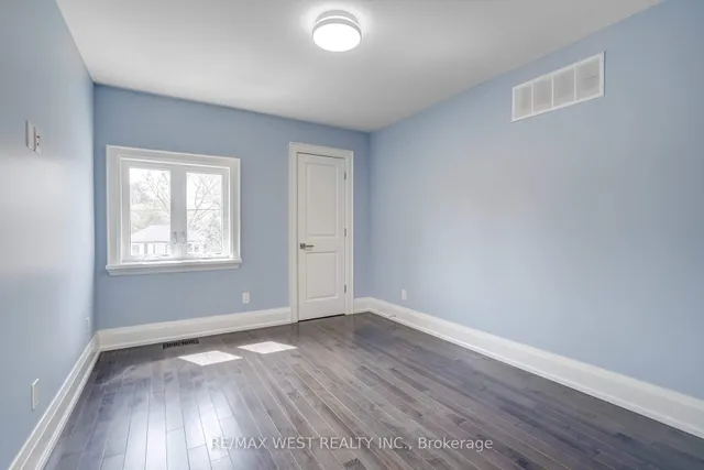 Additional property image - 352B Lawrence Ave