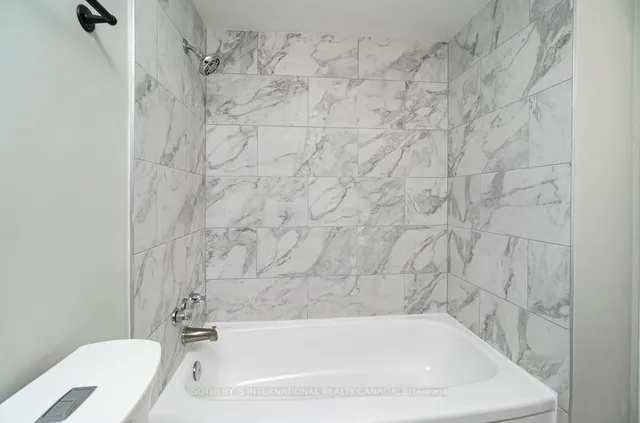 Additional property image - 720 Spadina Ave Unit 1004