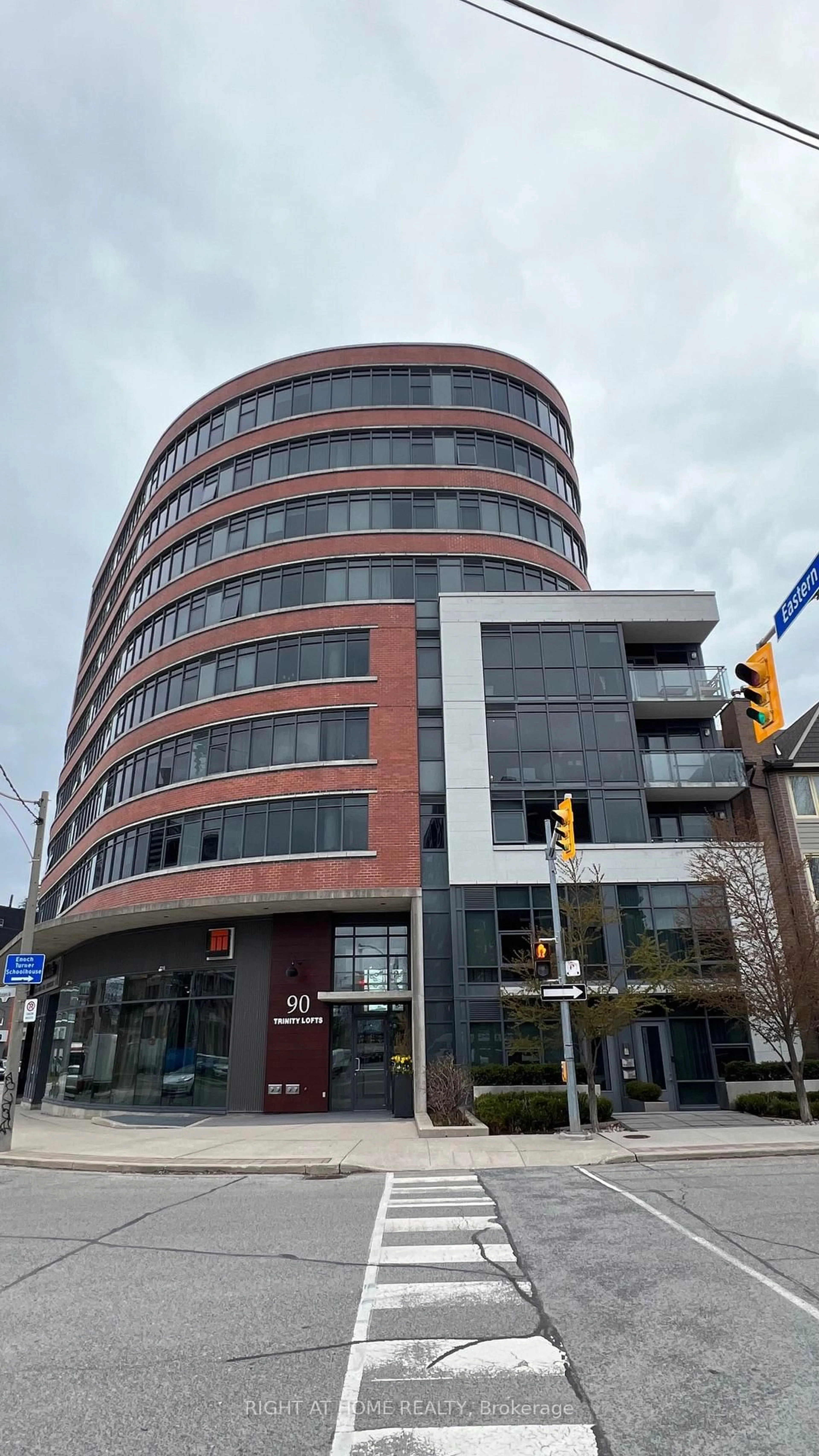 Indoor foyer for 90 Trinity St #602, Toronto Ontario M5A 0E4