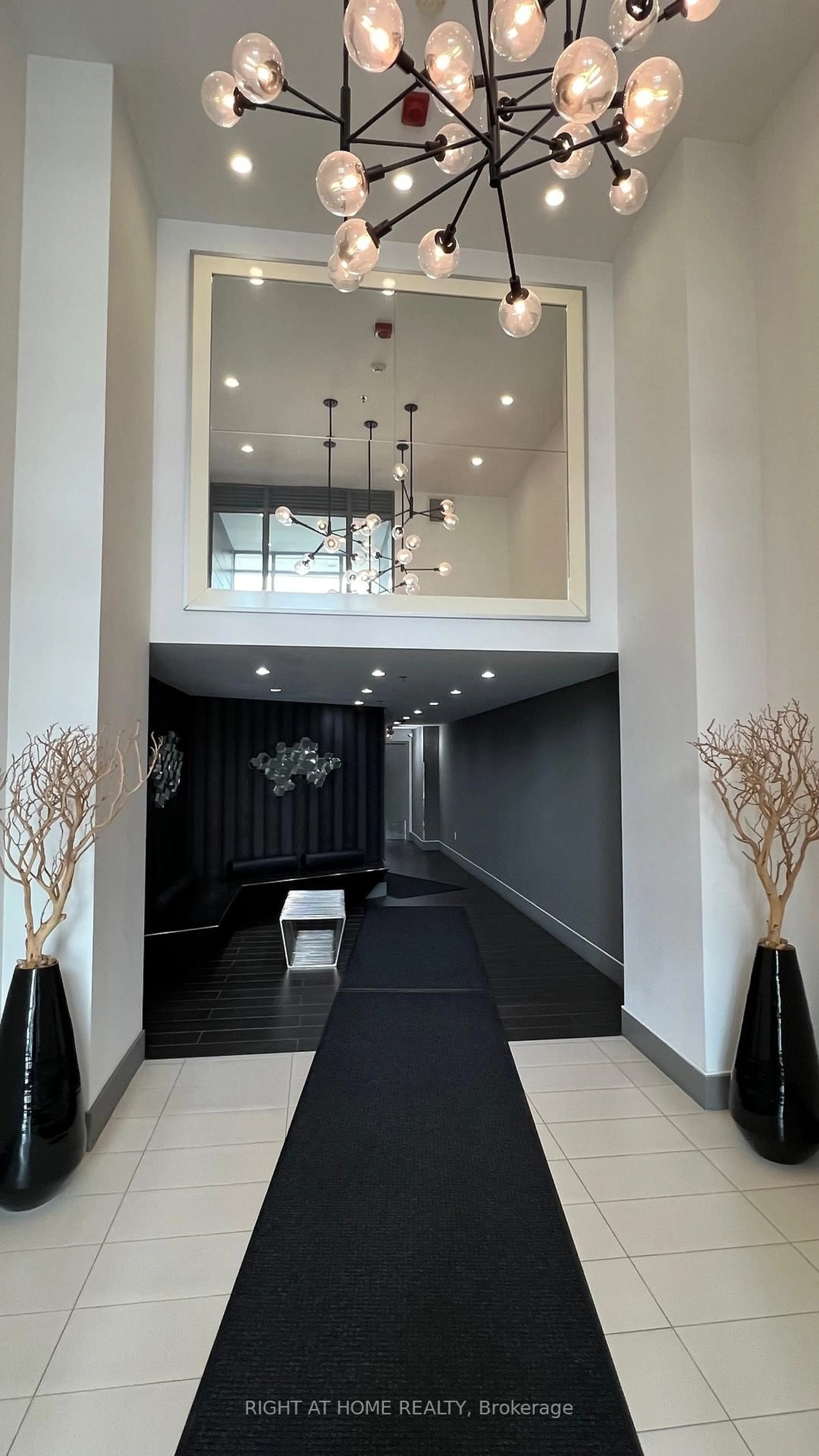 Indoor foyer for 90 Trinity St #602, Toronto Ontario M5A 0E4