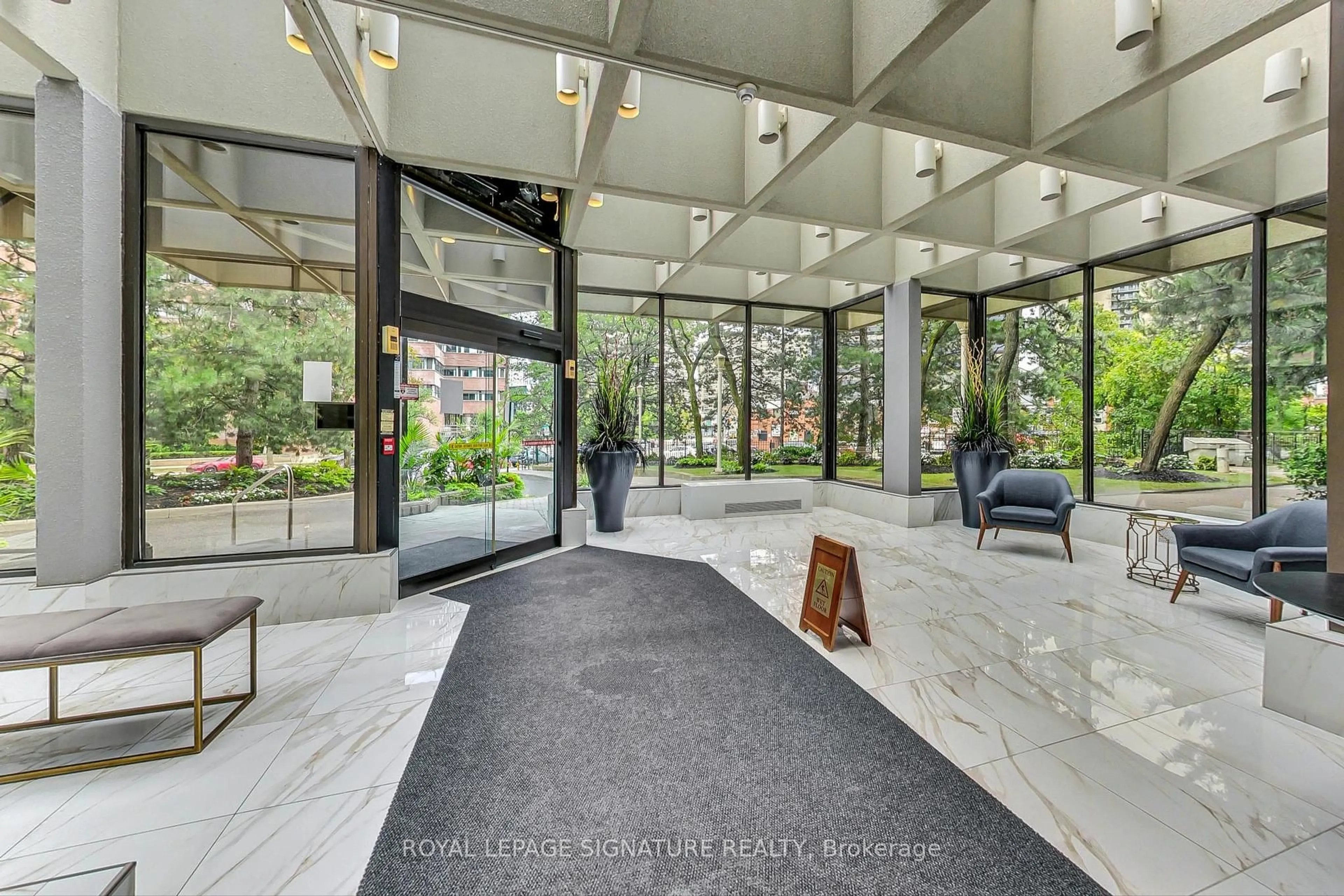 Indoor foyer for 33 Elmhurst Ave #2107, Toronto Ontario M2N 6G8