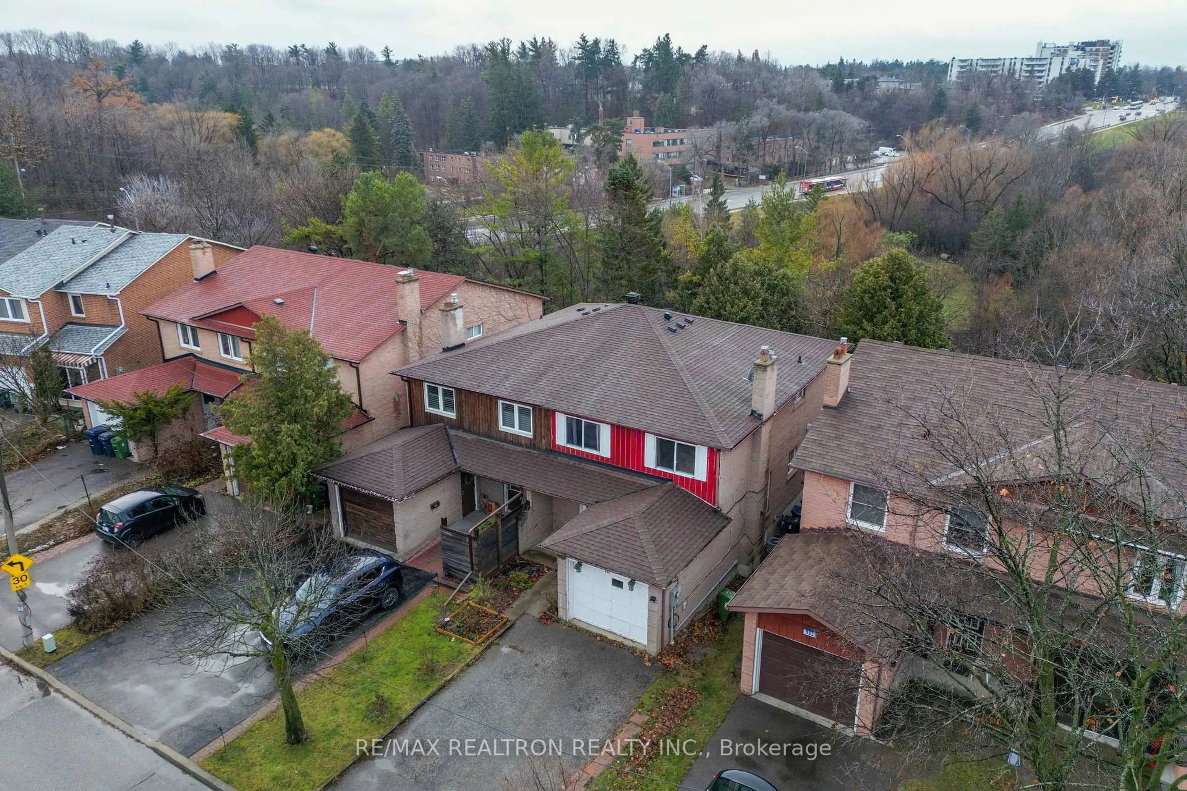 A pic from outside/outdoor area/front of a property/back of a property/a pic from drone, street for 111 Robert Hicks Dr, Toronto Ontario M2R 3R2