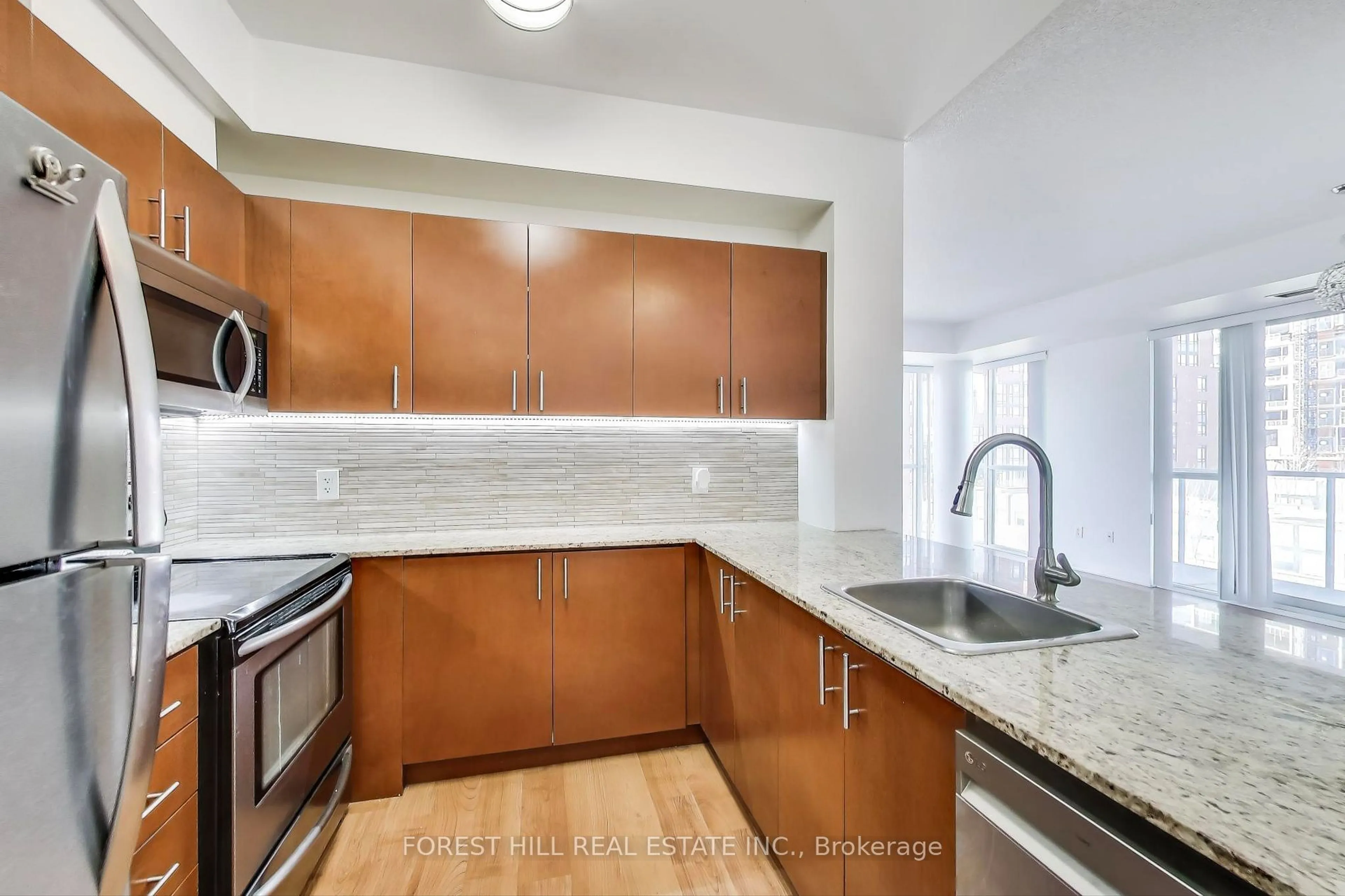 Standard kitchen, ceramic/tile floor for 25 Cole St #513, Toronto Ontario M5A 4M3