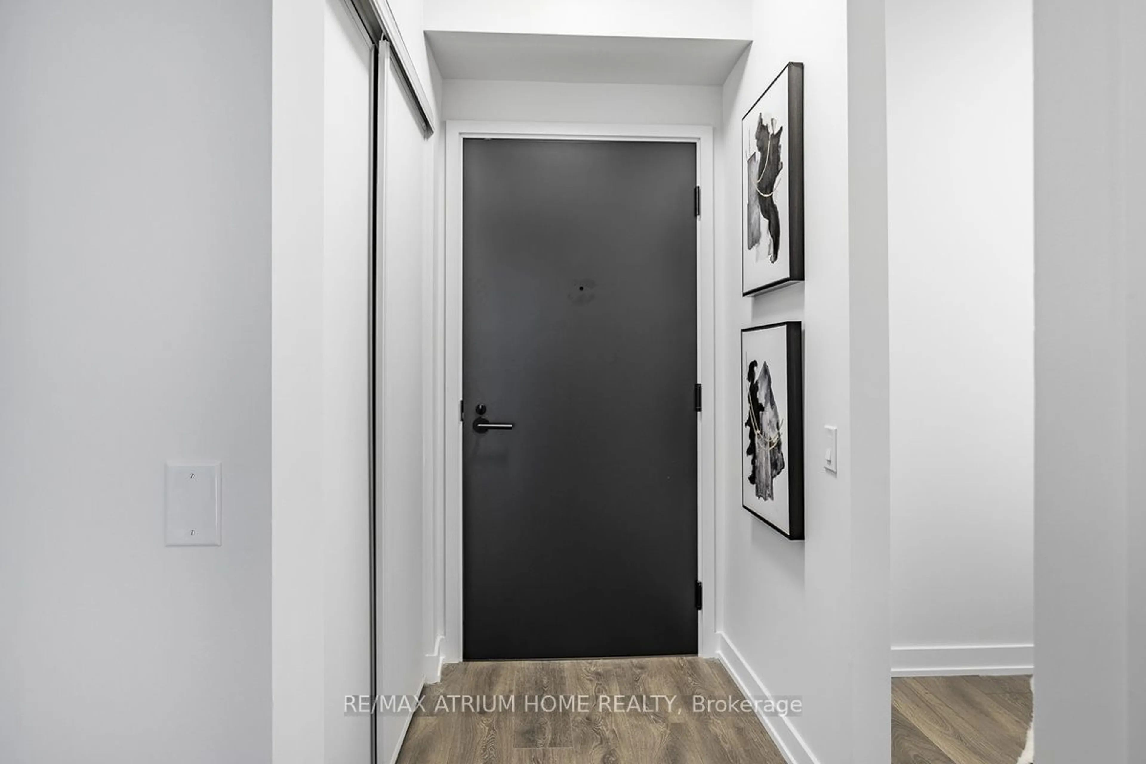 Indoor entryway for 108 Peter St #510, Toronto Ontario M5V 0W2