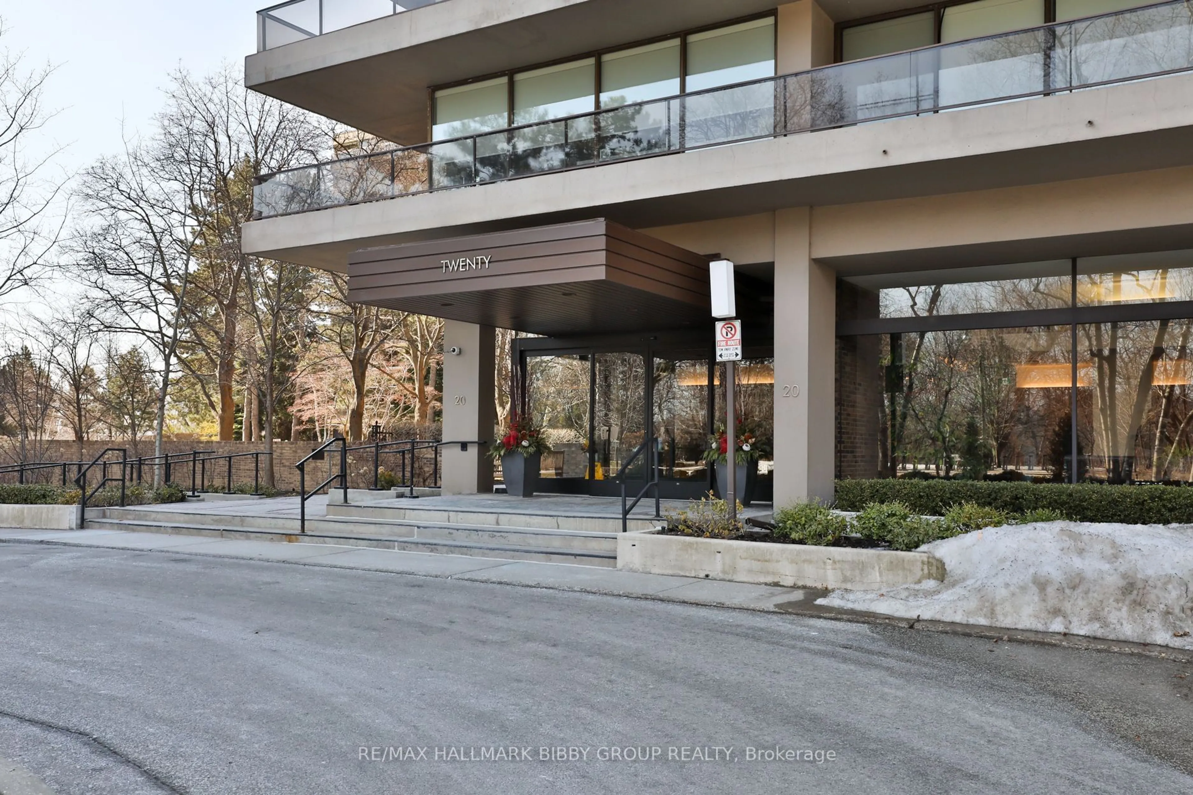 Indoor foyer for 20 Avoca Ave #601, Toronto Ontario M4T 2B8