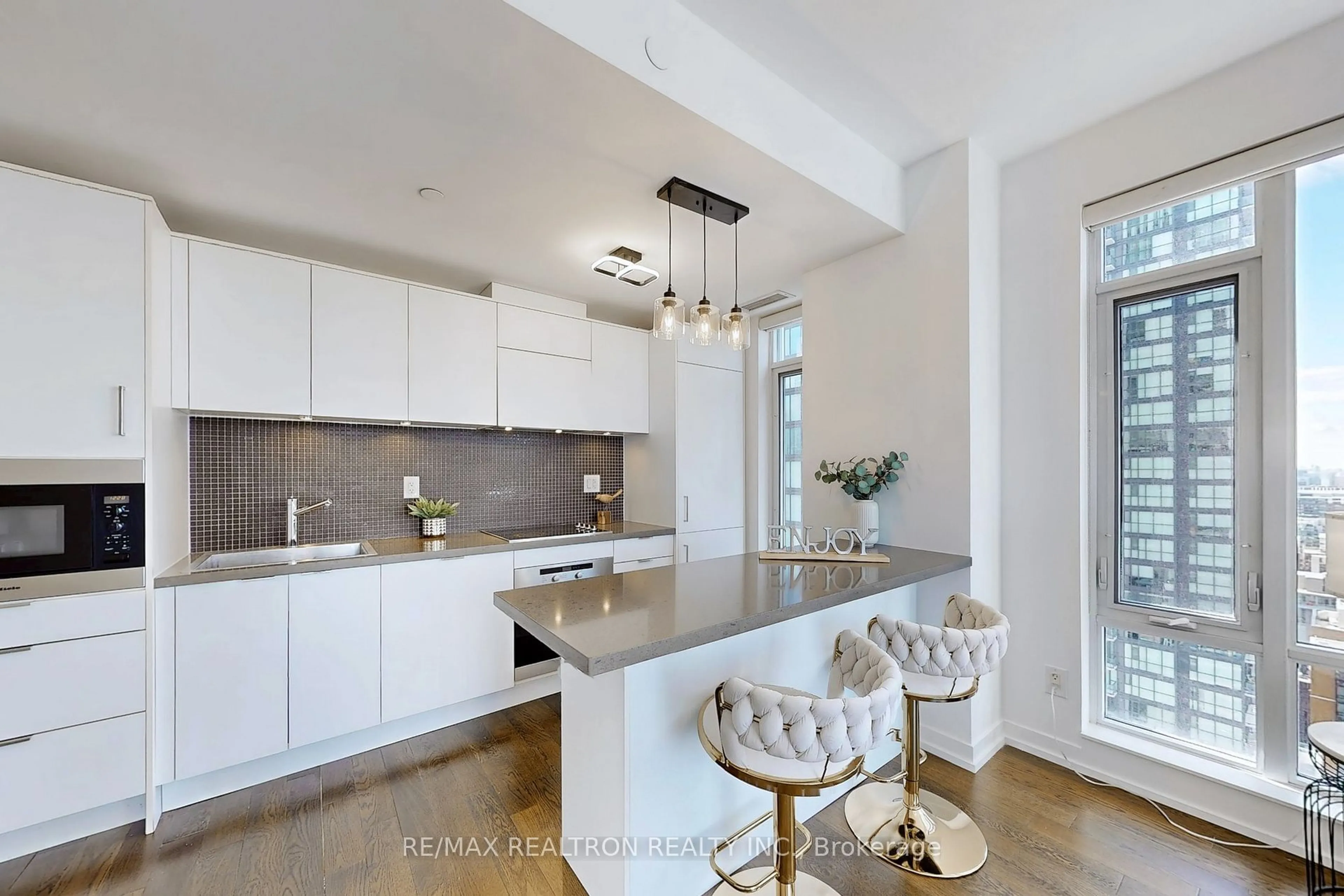 Open concept kitchen, ceramic/tile floor for 21 Widmer St #2402, Toronto Ontario M5V 0B8