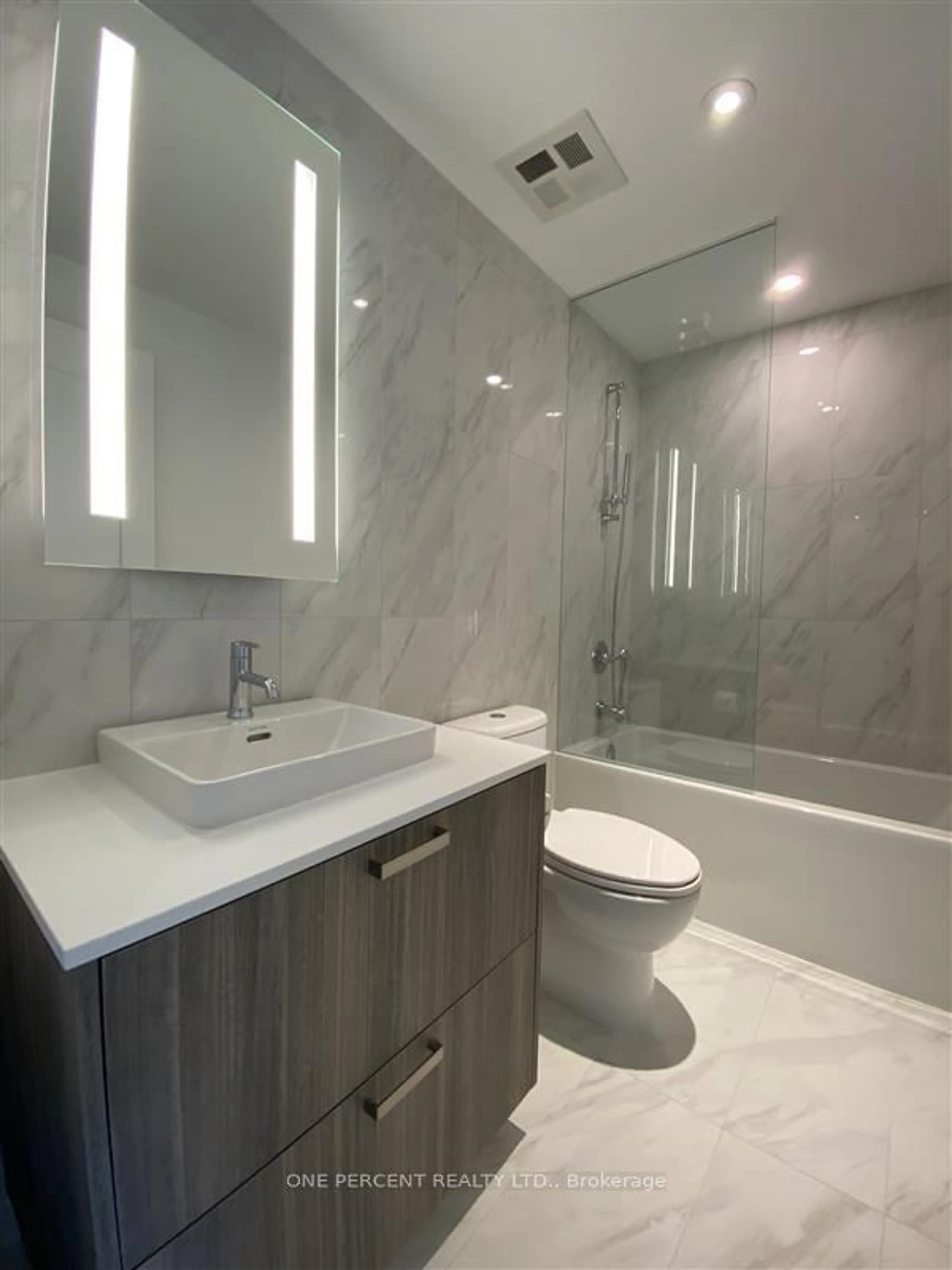 Contemporary bathroom, ceramic/tile floor for 470 Front St #1901, Toronto Ontario M5V 0V6