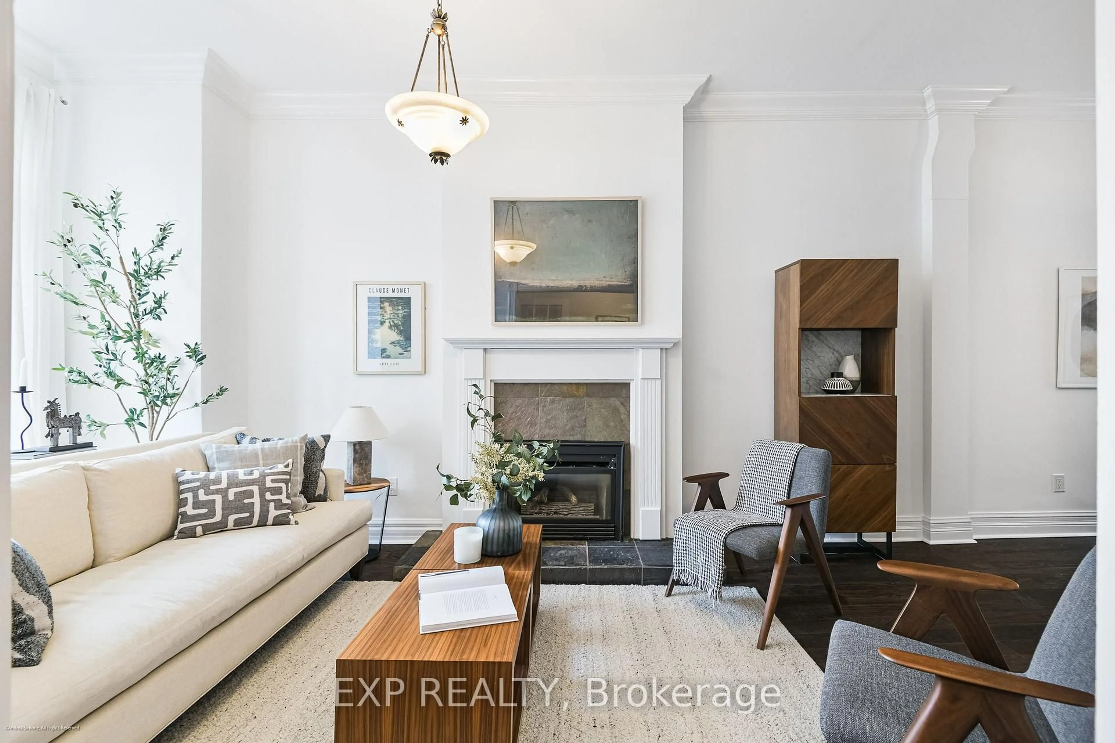 Living room with furniture, unknown for 652 Ossington Ave, Toronto Ontario M6G 3T7