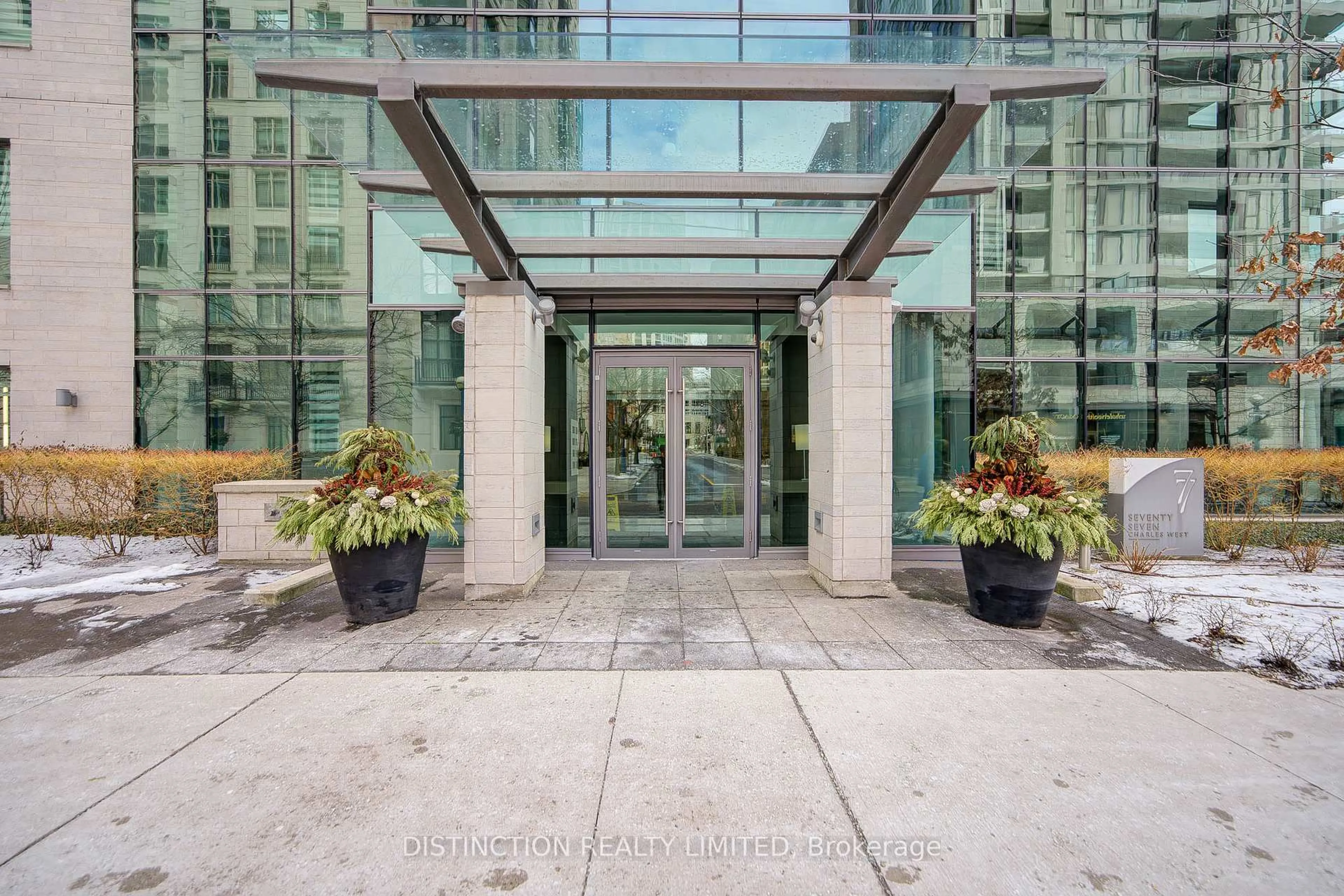 Indoor foyer for 77 Charles St #1603, Toronto Ontario M5S 0B2