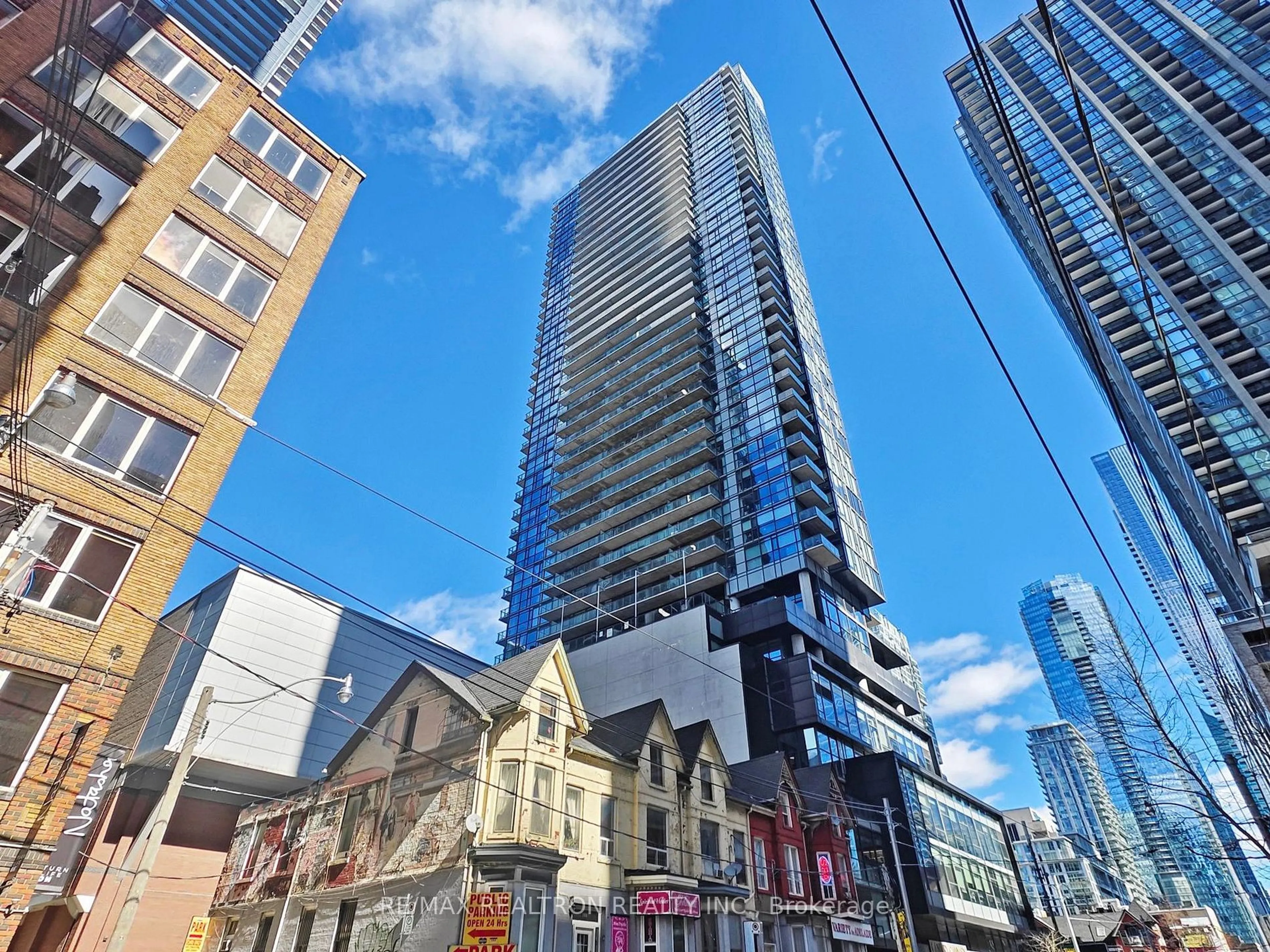 Unknown for 290 Adelaide St #3704, Toronto Ontario M5V 1P6