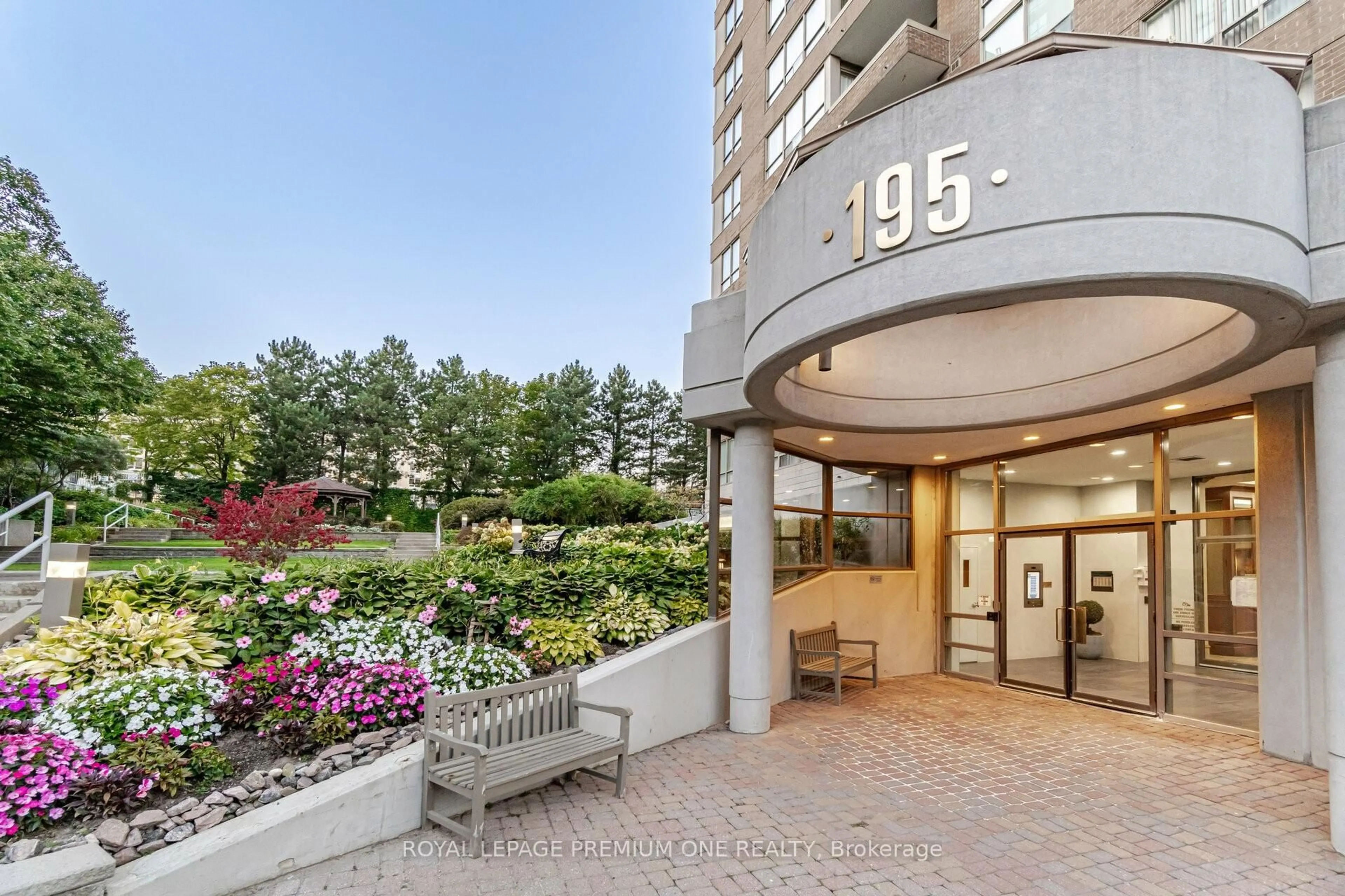 Indoor foyer for 195 Wynford Dr #1008, Toronto Ontario M3C 3P3