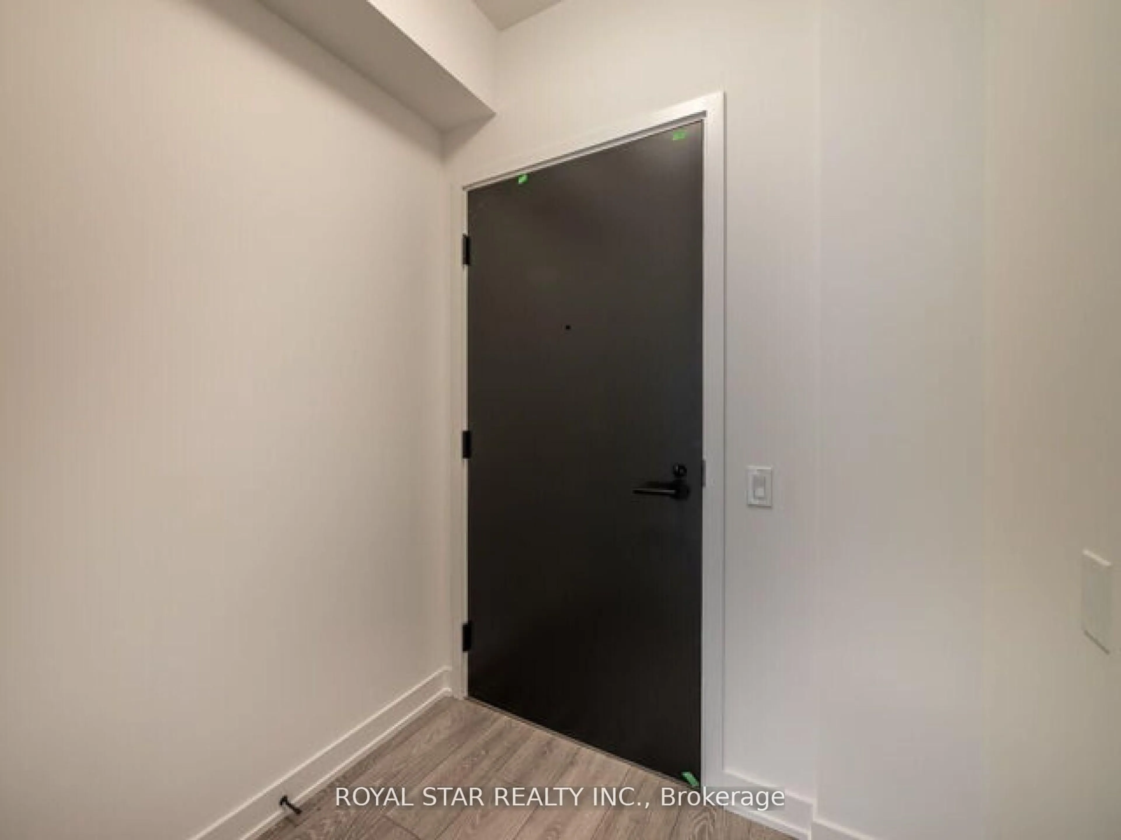 Indoor entryway for 108 Peter St #518, Toronto Ontario M5V 2G7