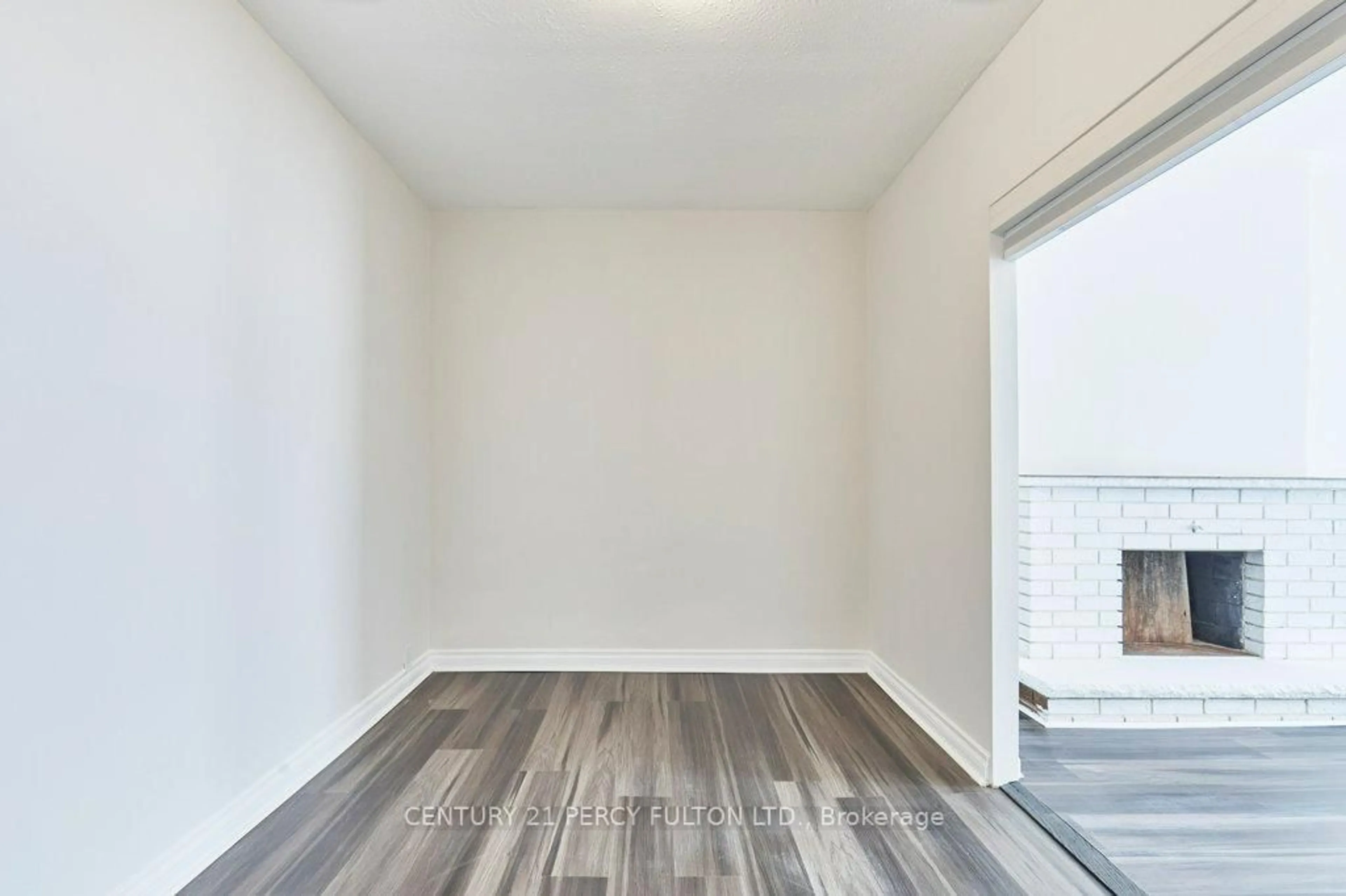 A pic of a room for 471 Shaw St, Toronto Ontario M6G 3L4