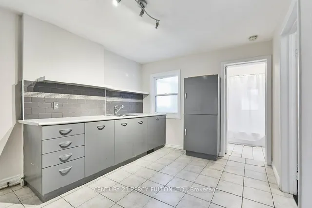 Additional property image - 471 Shaw St