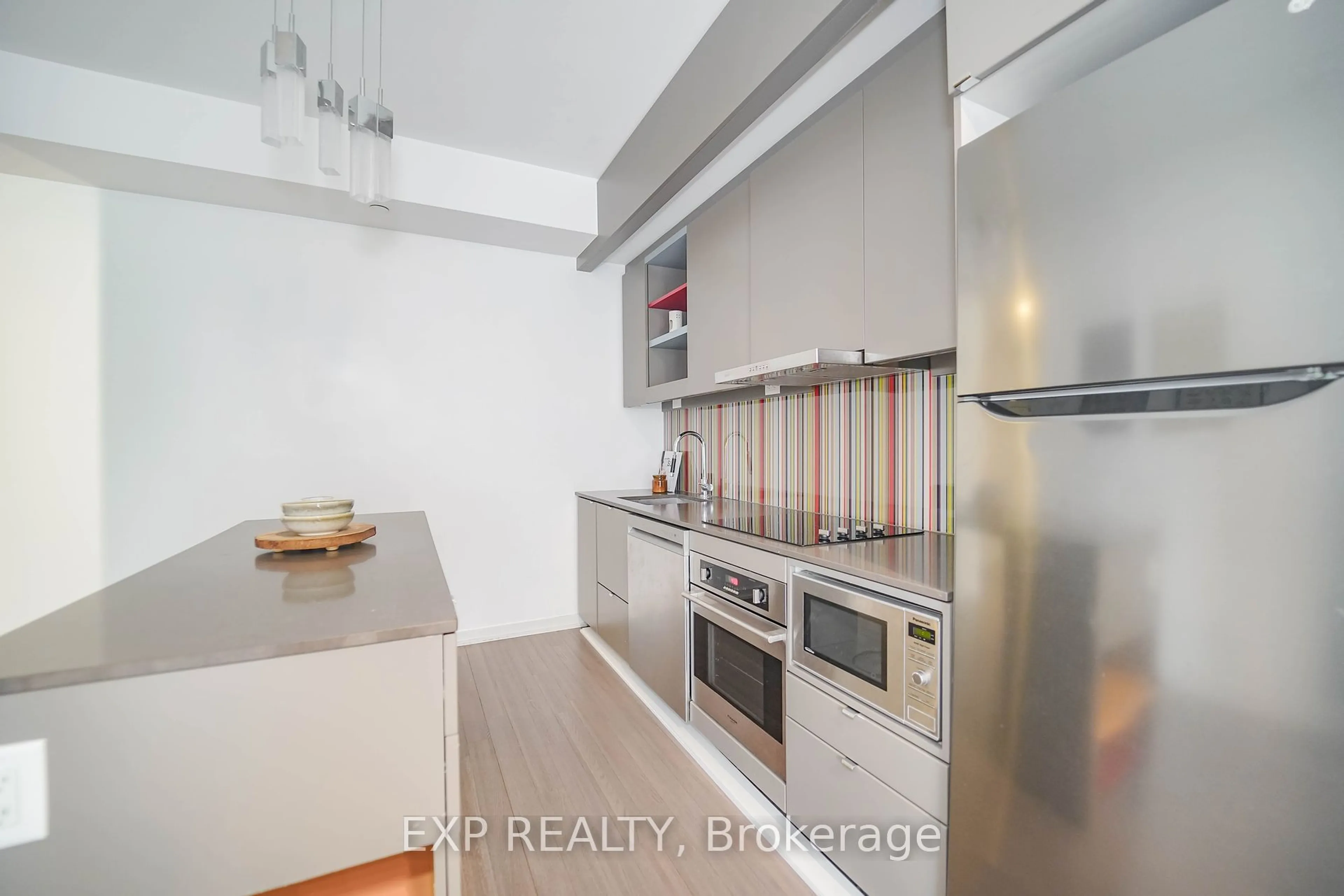 Standard kitchen, unknown for 101 Peter St #2901, Toronto Ontario M5V 0G6