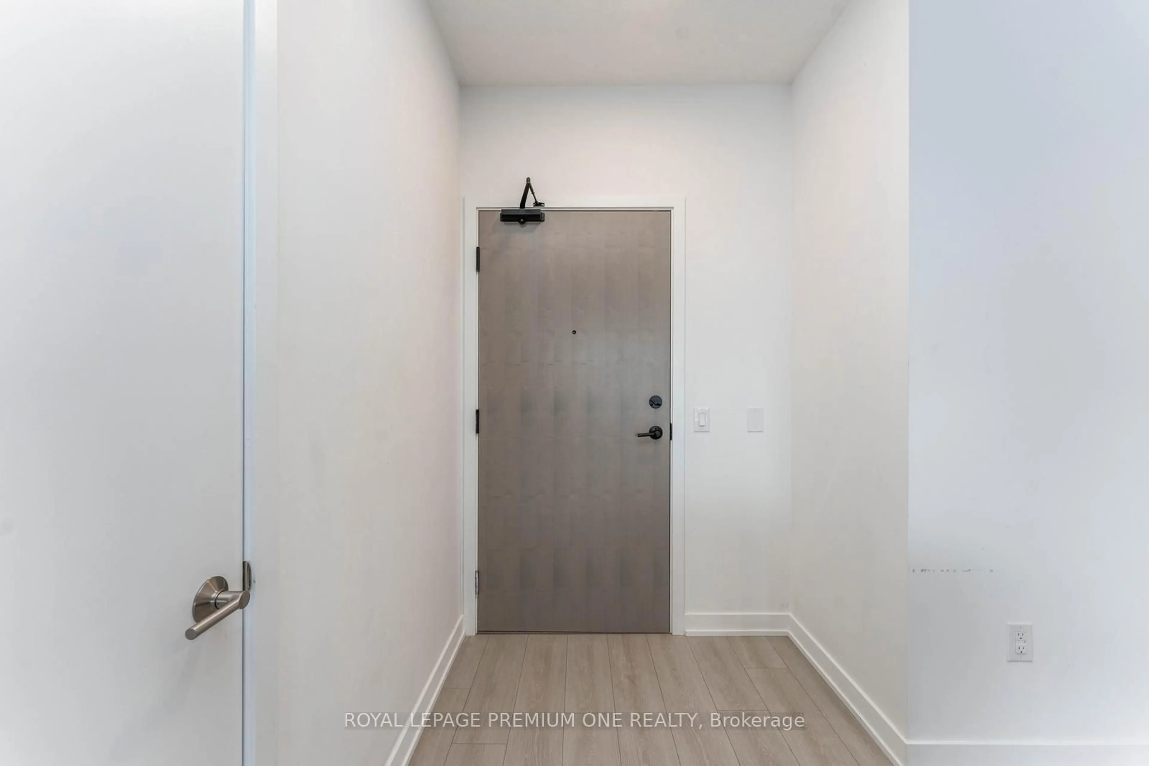 Indoor entryway for 130 River St #1411, Toronto Ontario M5A 0R8