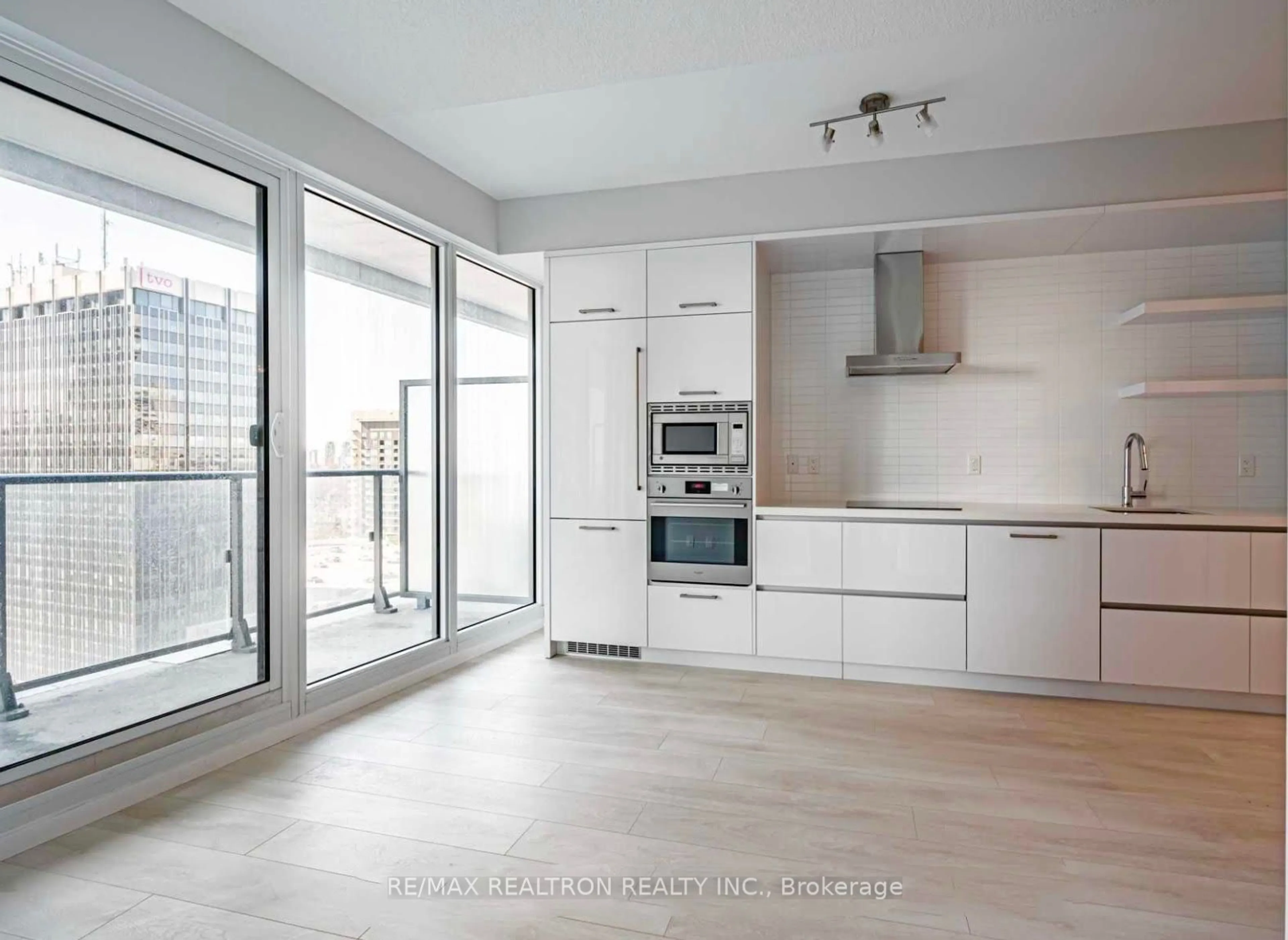 Open concept kitchen, wood/laminate floor for 2221 Yonge St #4606, Toronto Ontario M4S 0B8