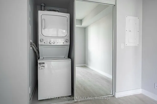 Additional property image - 2221 Yonge St Unit 4606