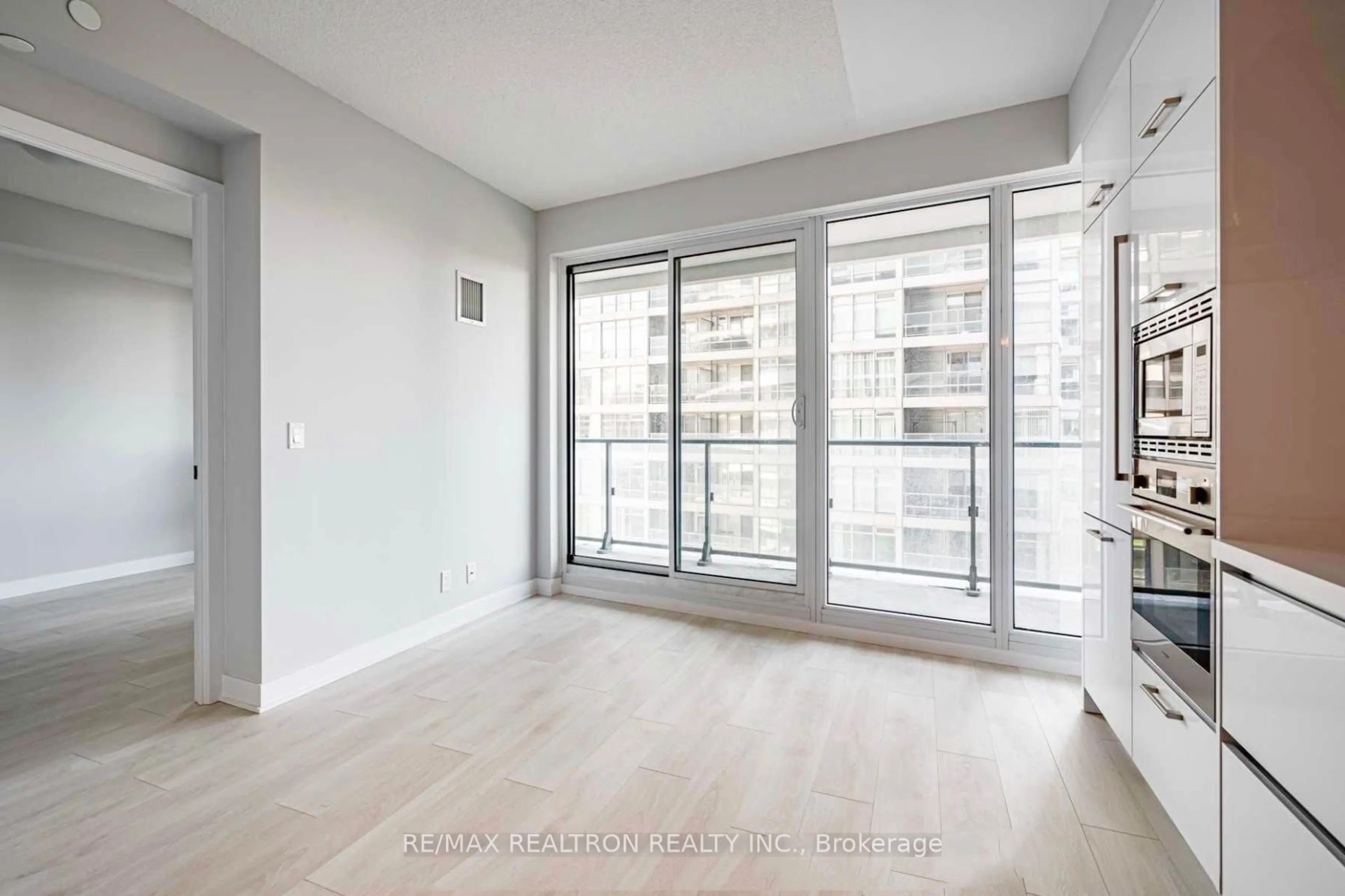 A pic of a room for 2221 Yonge St #4606, Toronto Ontario M4S 0B8