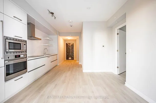 Additional property image - 2221 Yonge St Unit 4606