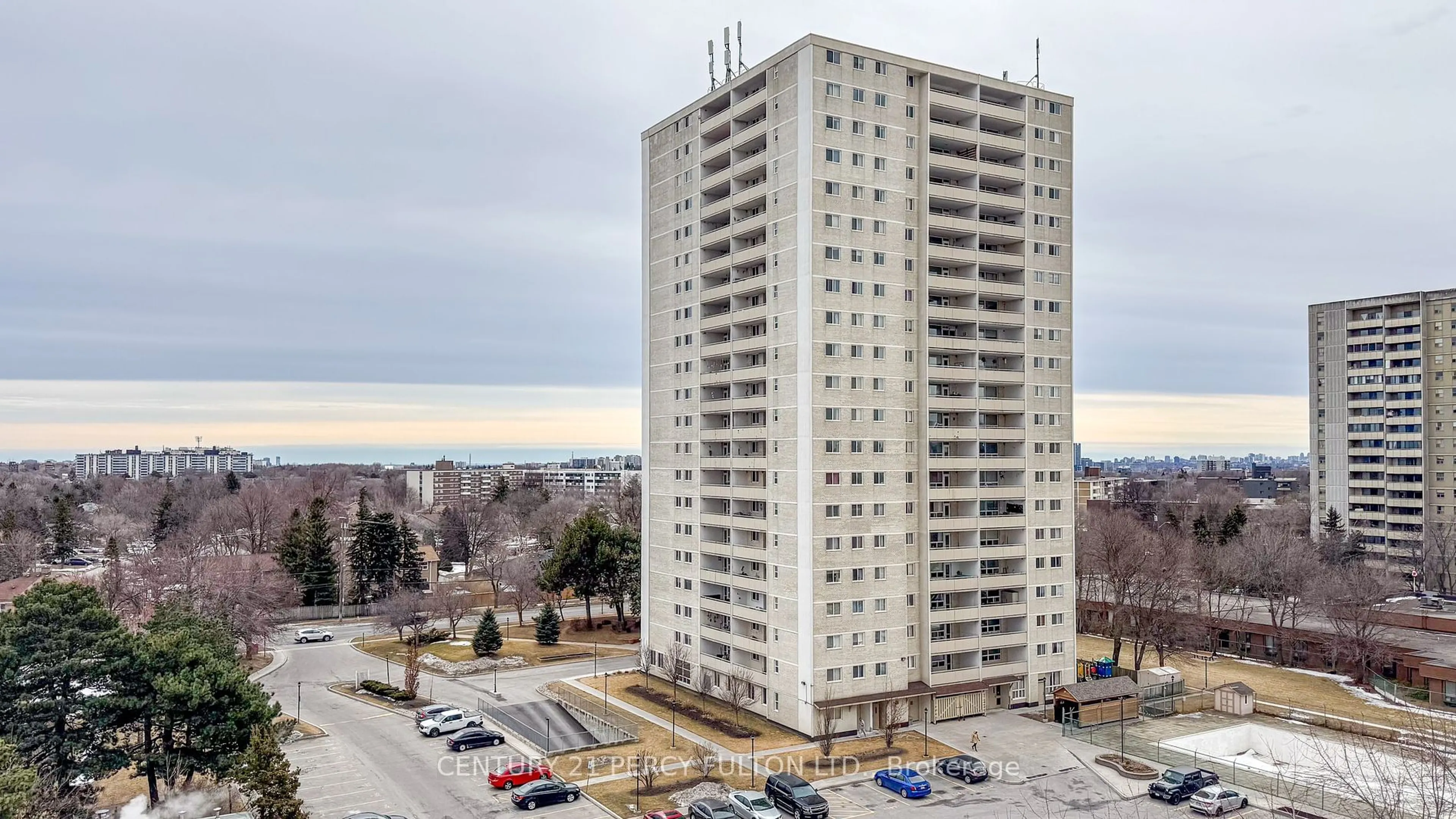 A pic from outside/outdoor area/front of a property/back of a property/a pic from drone, city buildings view from balcony for 1360 York Mills Rd #911, Toronto Ontario M3A 2A2