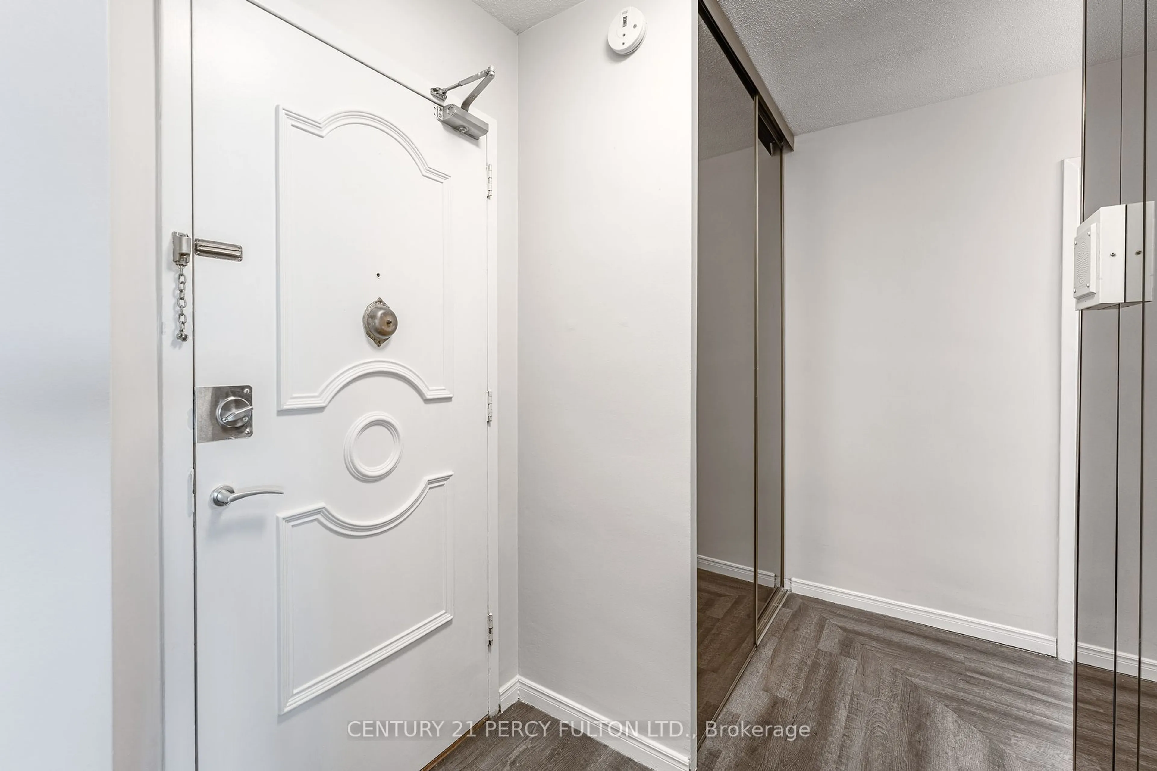 Indoor entryway for 1360 York Mills Rd #911, Toronto Ontario M3A 2A2