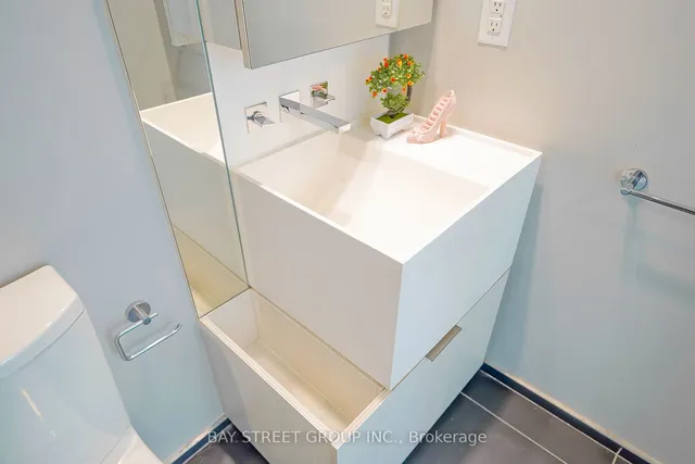Additional property image - 1 Bloor St Unit 1605