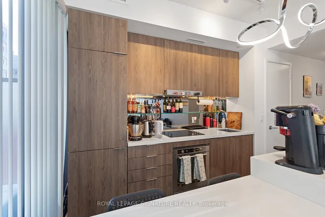 Additional property image - 215 Queen St Unit 711