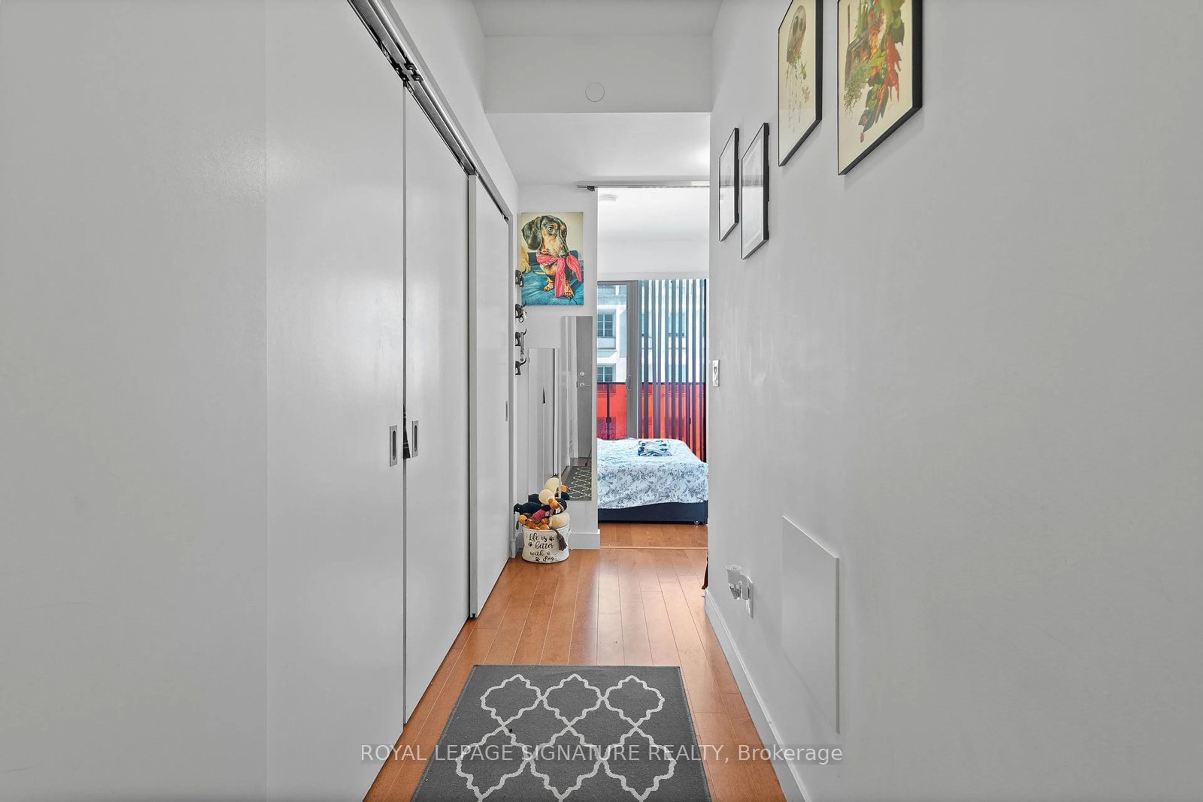 Indoor entryway for 215 Queen St #711, Toronto Ontario M5V 0P5