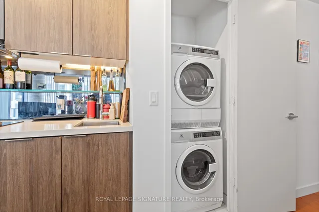 Additional property image - 215 Queen St Unit 711