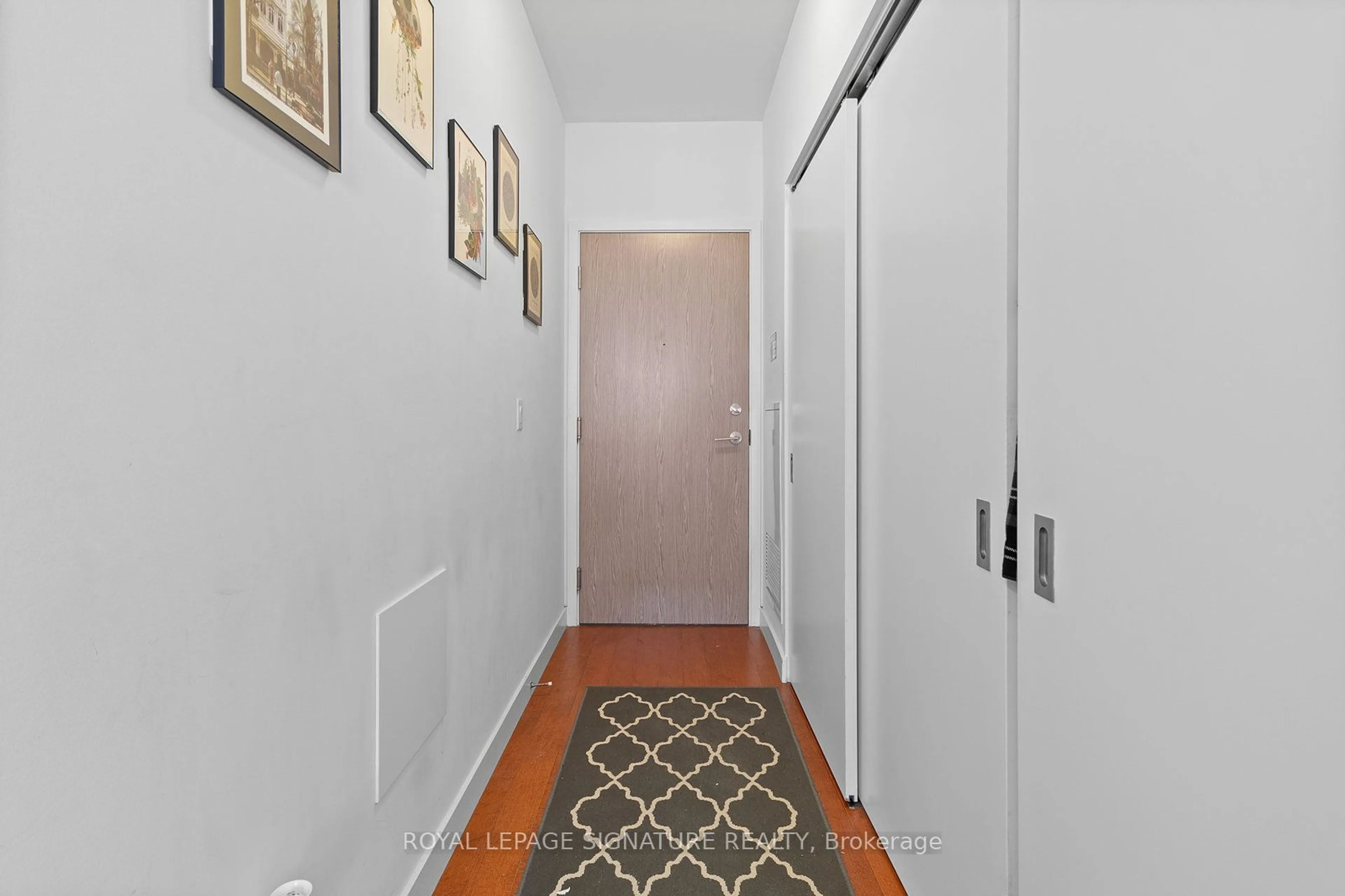 Indoor foyer for 215 Queen St #711, Toronto Ontario M5V 0P5