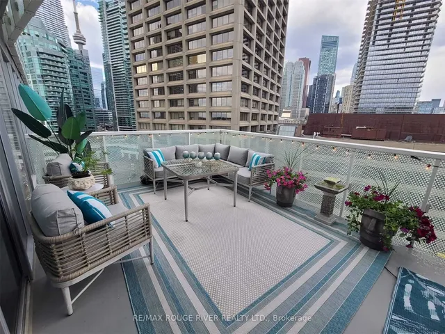 Additional property image - 15 Queens Quay Unit 921