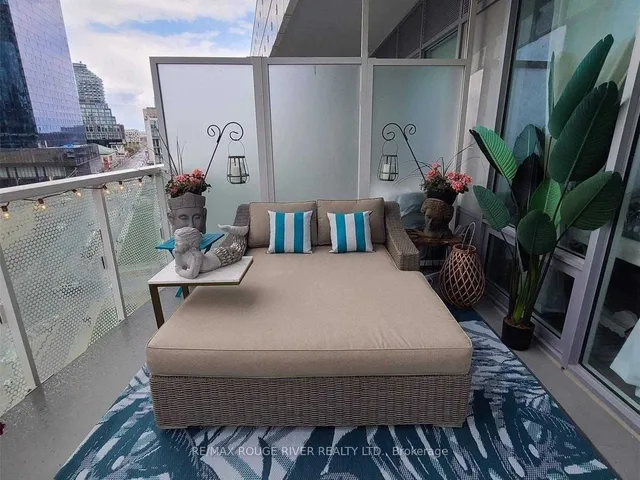 Additional property image - 15 Queens Quay Unit 921