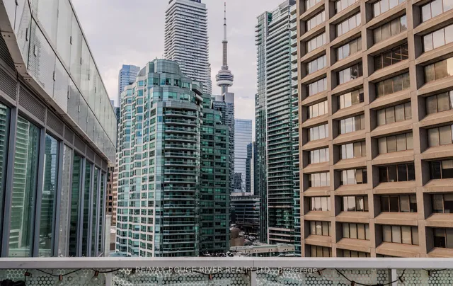 Additional property image - 15 Queens Quay Unit 921