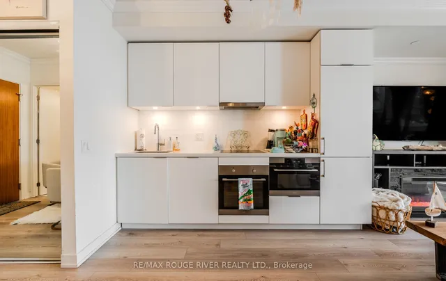 Additional property image - 15 Queens Quay Unit 921