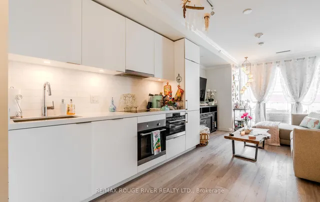 Additional property image - 15 Queens Quay Unit 921