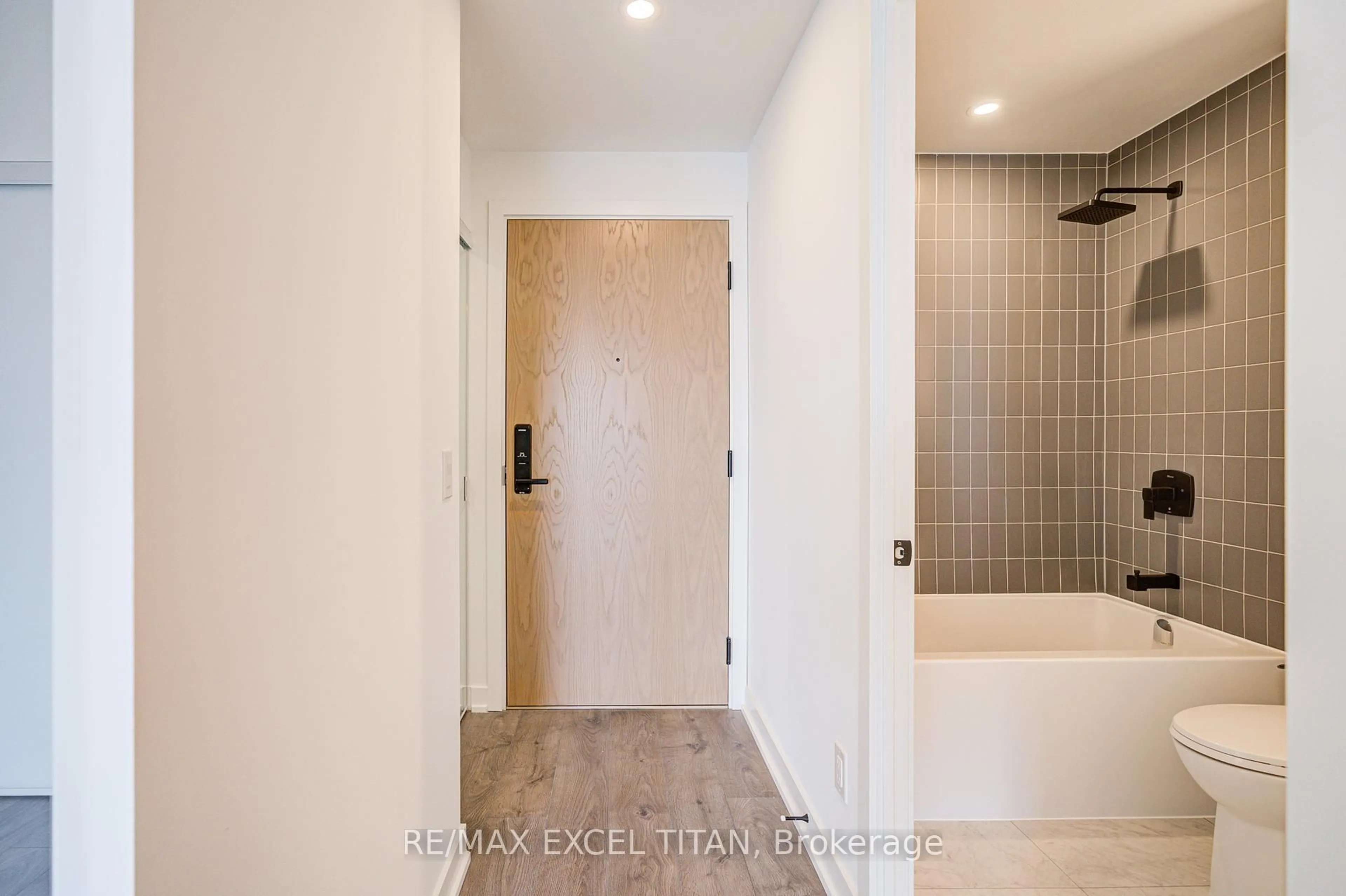 Indoor entryway for 5 Defries St #1704, Toronto Ontario M5A 0W7