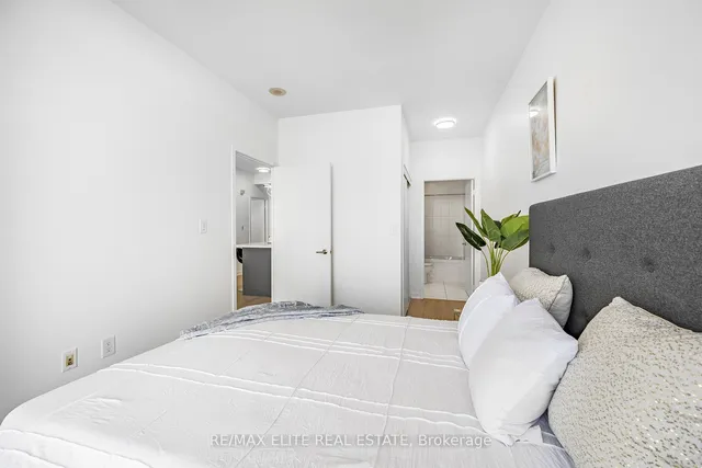 Additional property image - 25 Capreol Crt Unit 3805