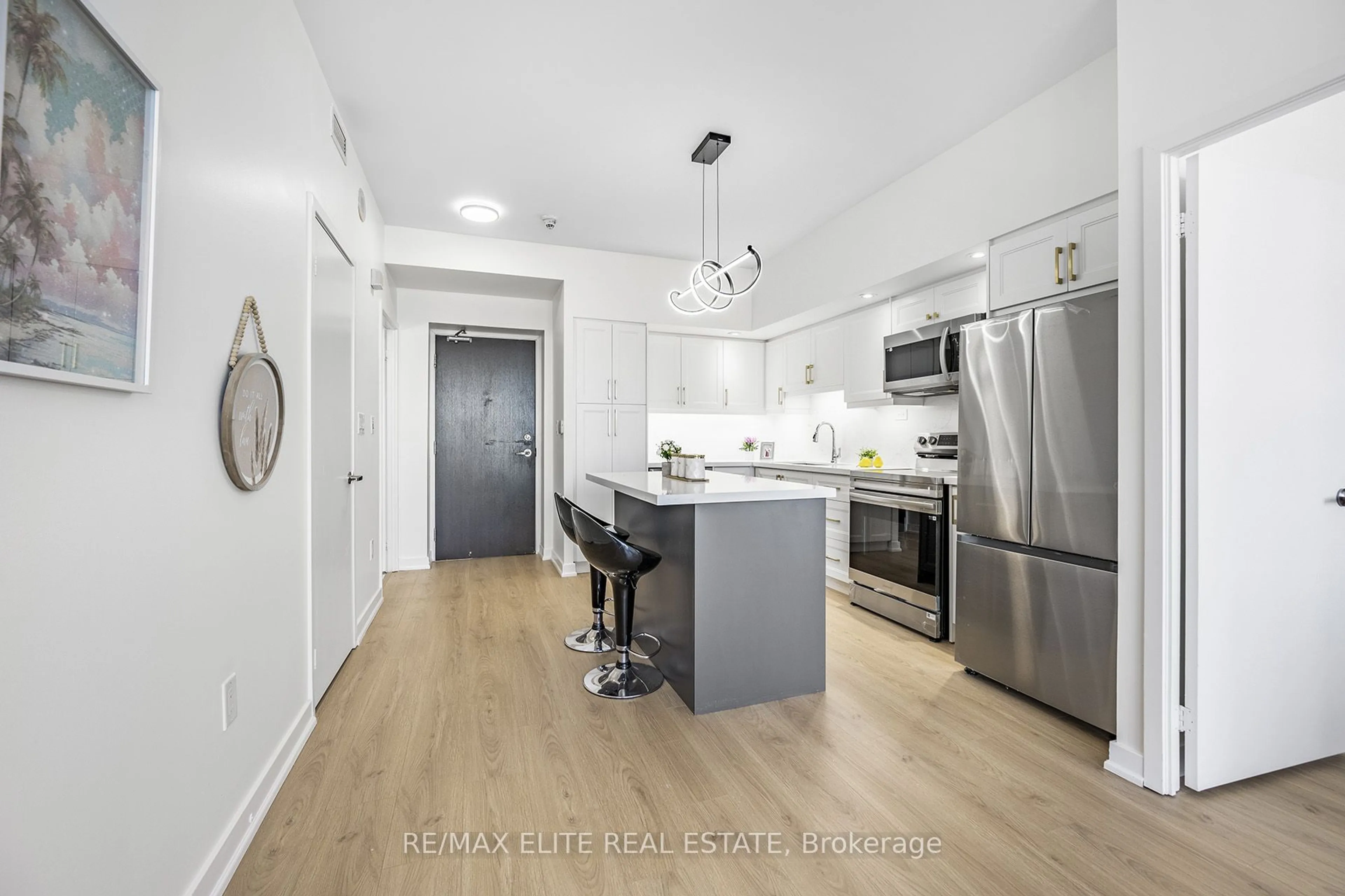 Open concept kitchen, unknown for 25 Capreol Crt #3805, Toronto Ontario M5V 3Z7