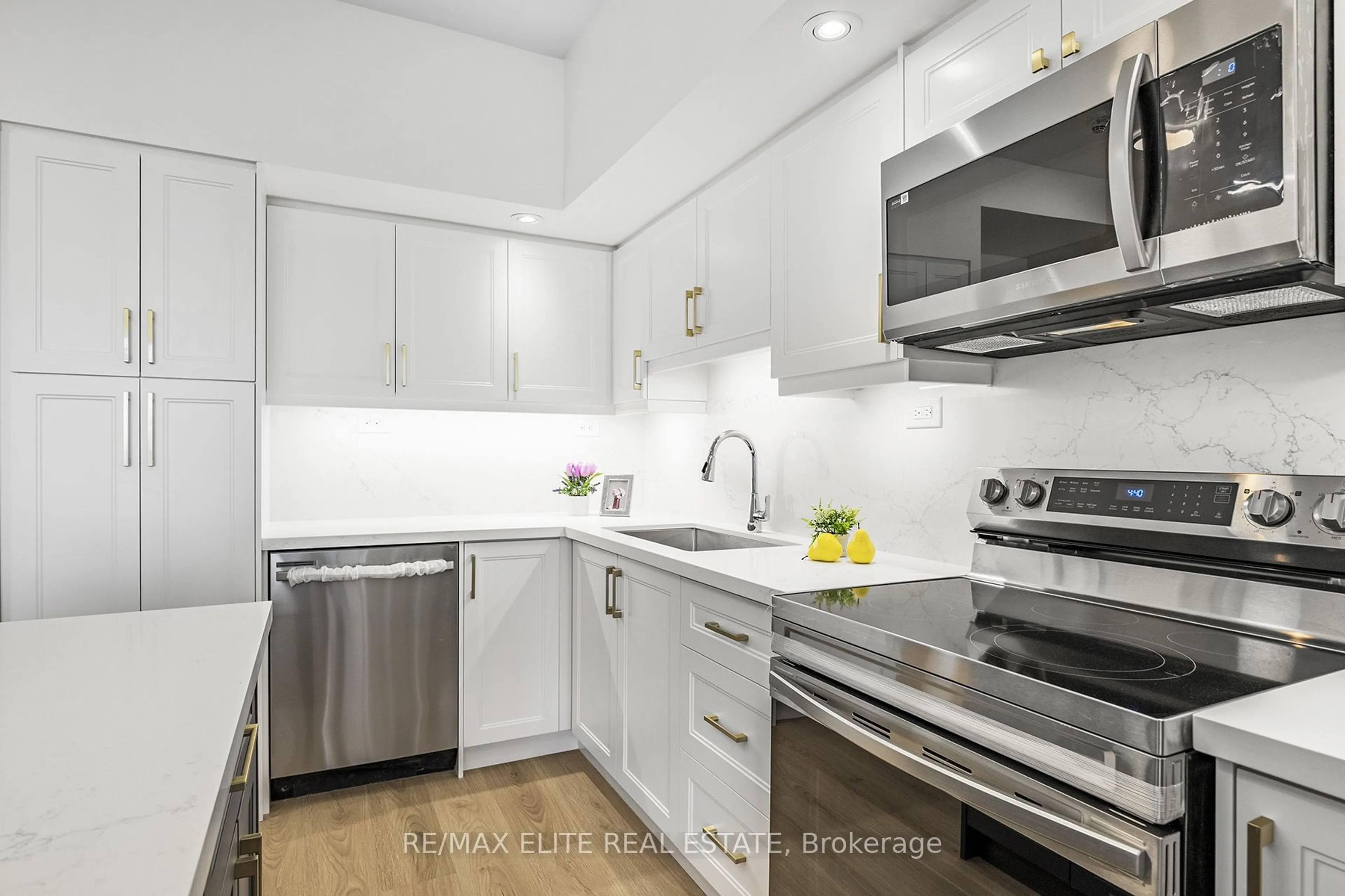 Standard kitchen, unknown for 25 Capreol Crt #3805, Toronto Ontario M5V 3Z7