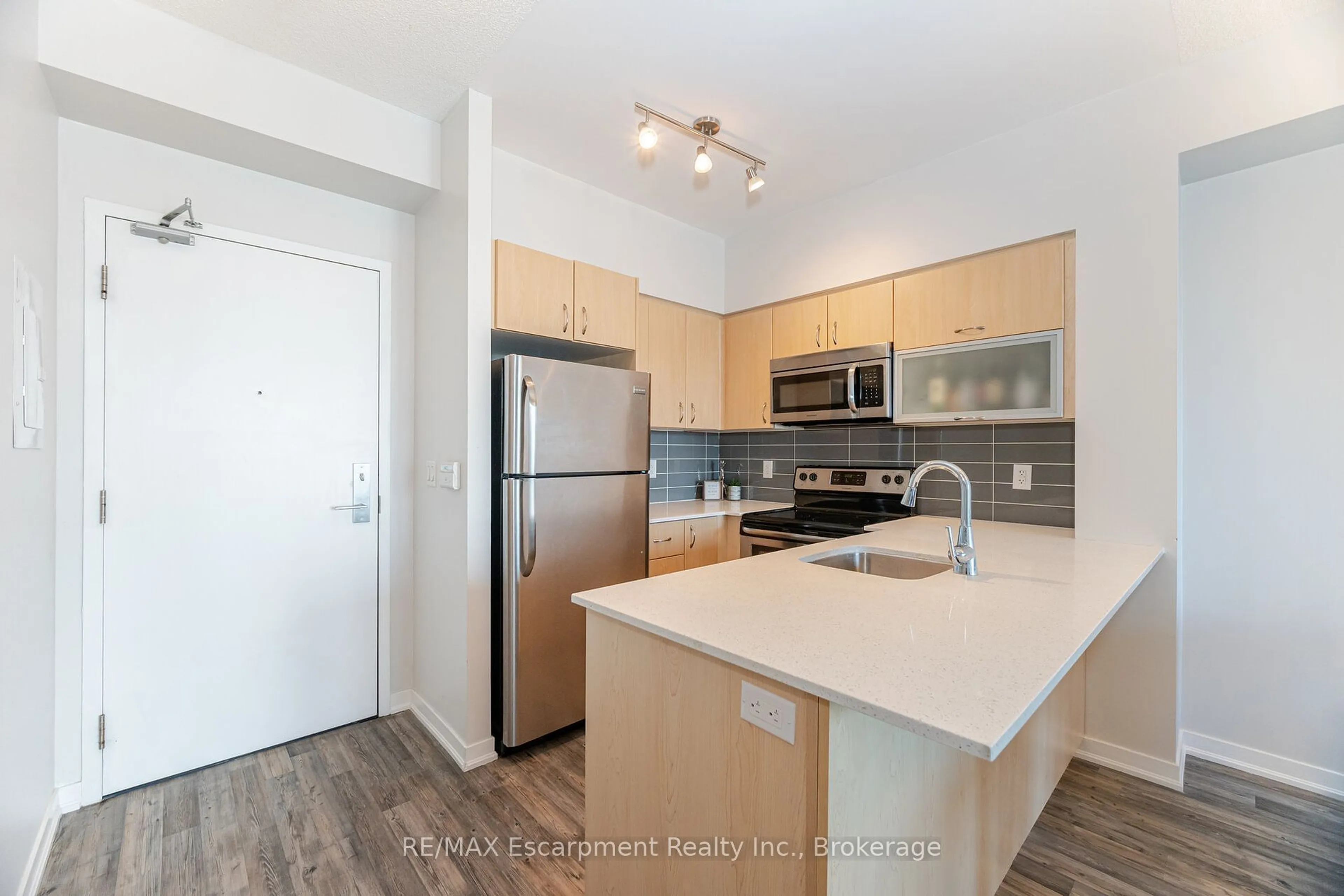 Standard kitchen, unknown for 150 East Liberty St #2301, Toronto Ontario M6K 3R5