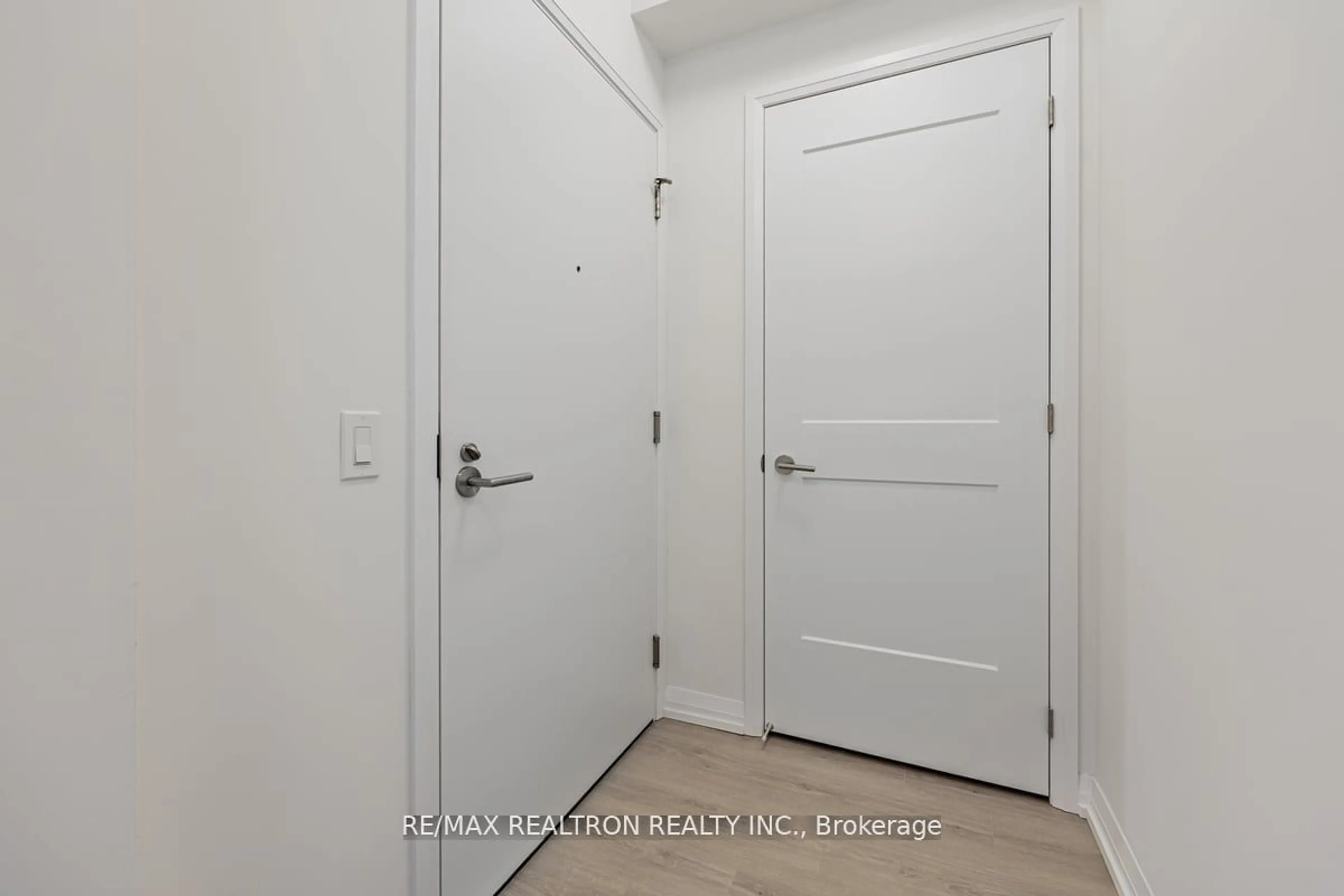 Indoor entryway for 25 Holly St #710, Toronto Ontario M4S 0E3