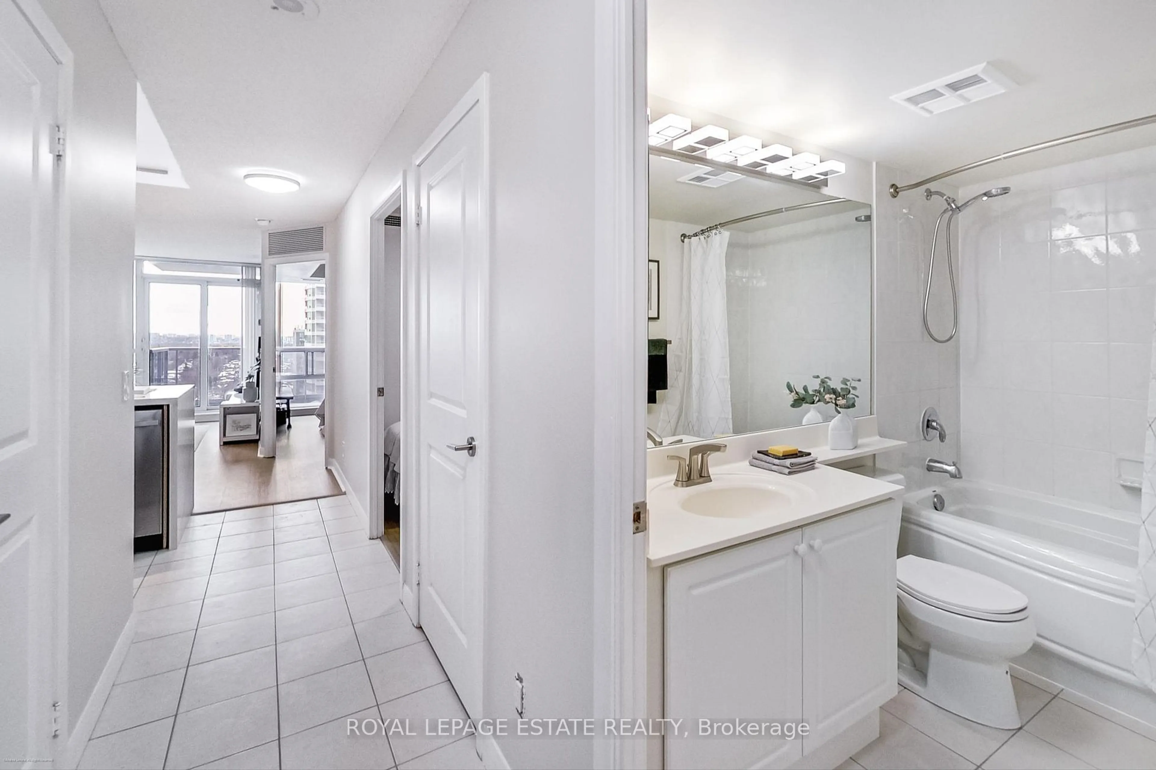 Standard bathroom, ceramic/tile floor for 4968 Yonge St #2206, Toronto Ontario M2N 7G9