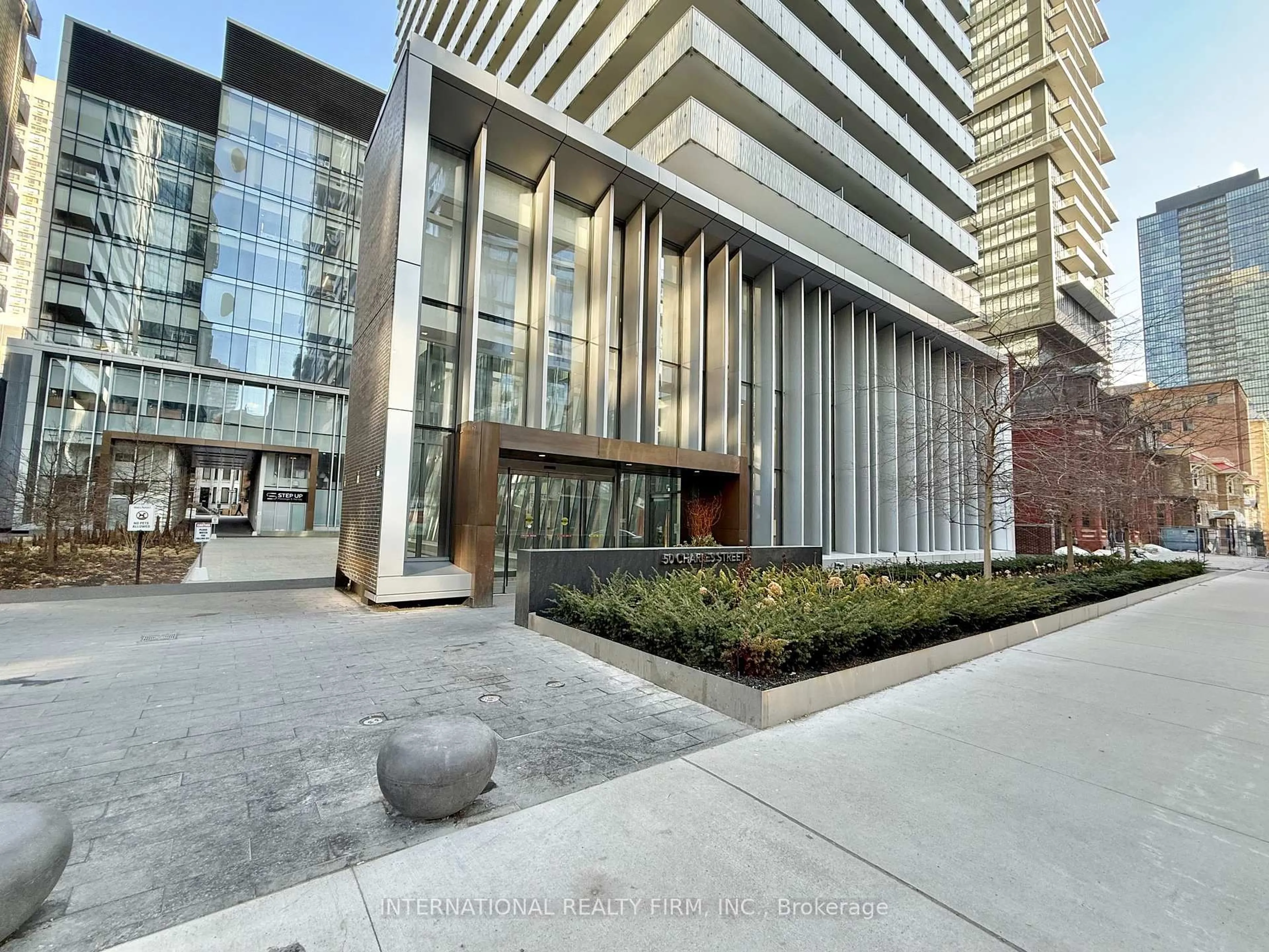 Indoor foyer for 50 Charles St #LPH5406, Toronto Ontario M4Y 0C3