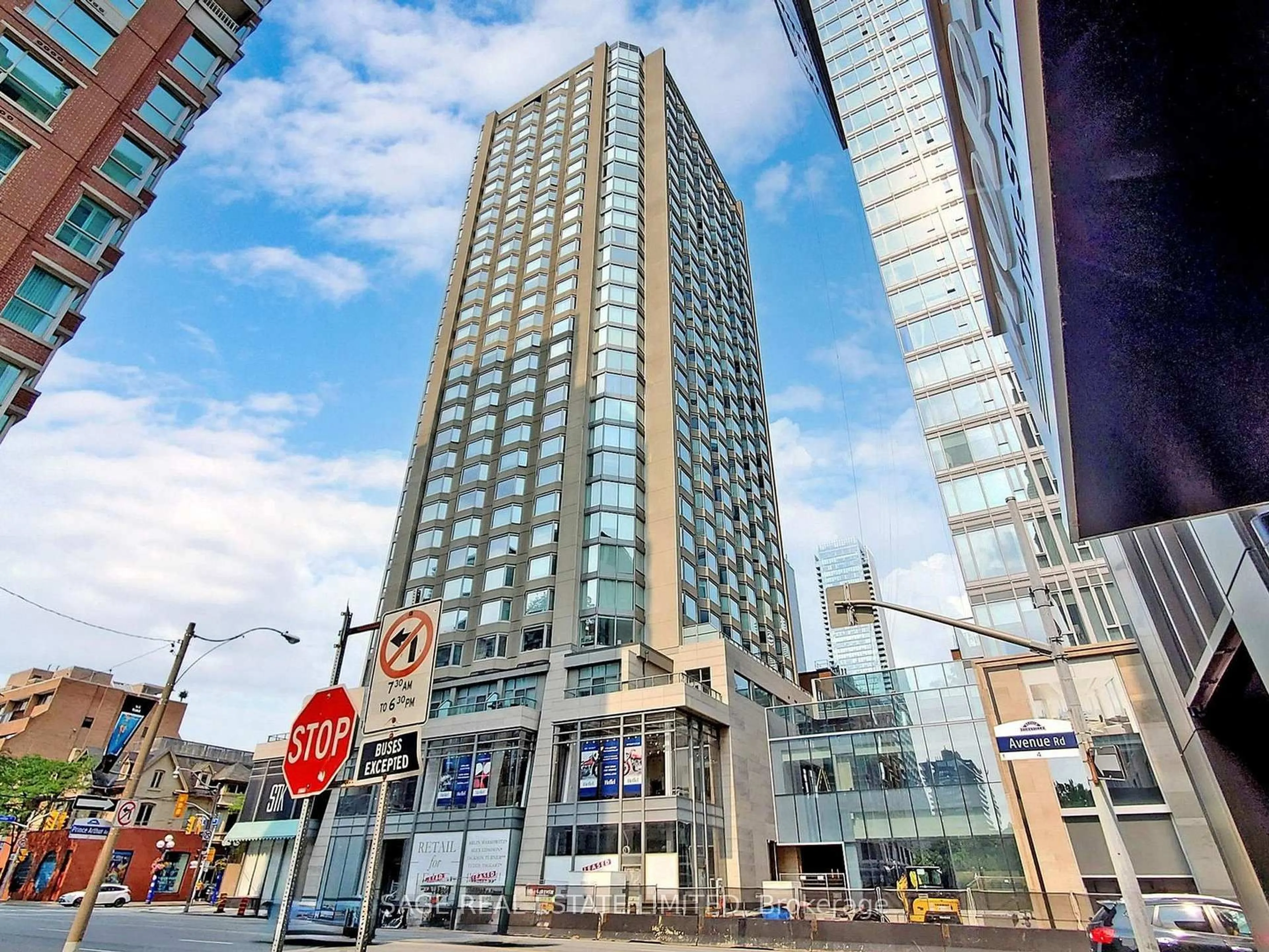 Indoor foyer for 155 Yorkville Ave #3016, Toronto Ontario M5R 0B4