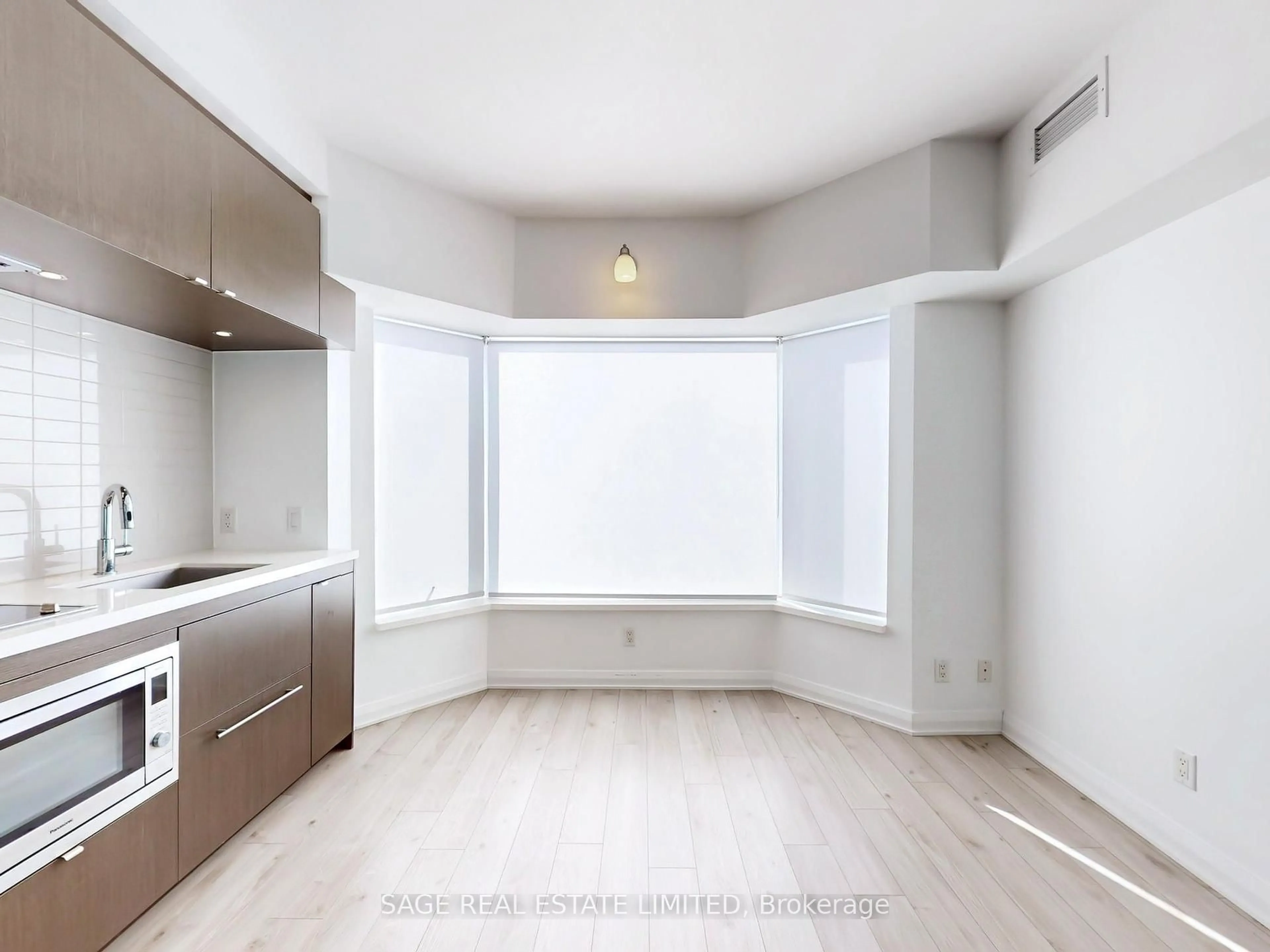 A pic of a room for 155 Yorkville Ave #3016, Toronto Ontario M5R 0B4