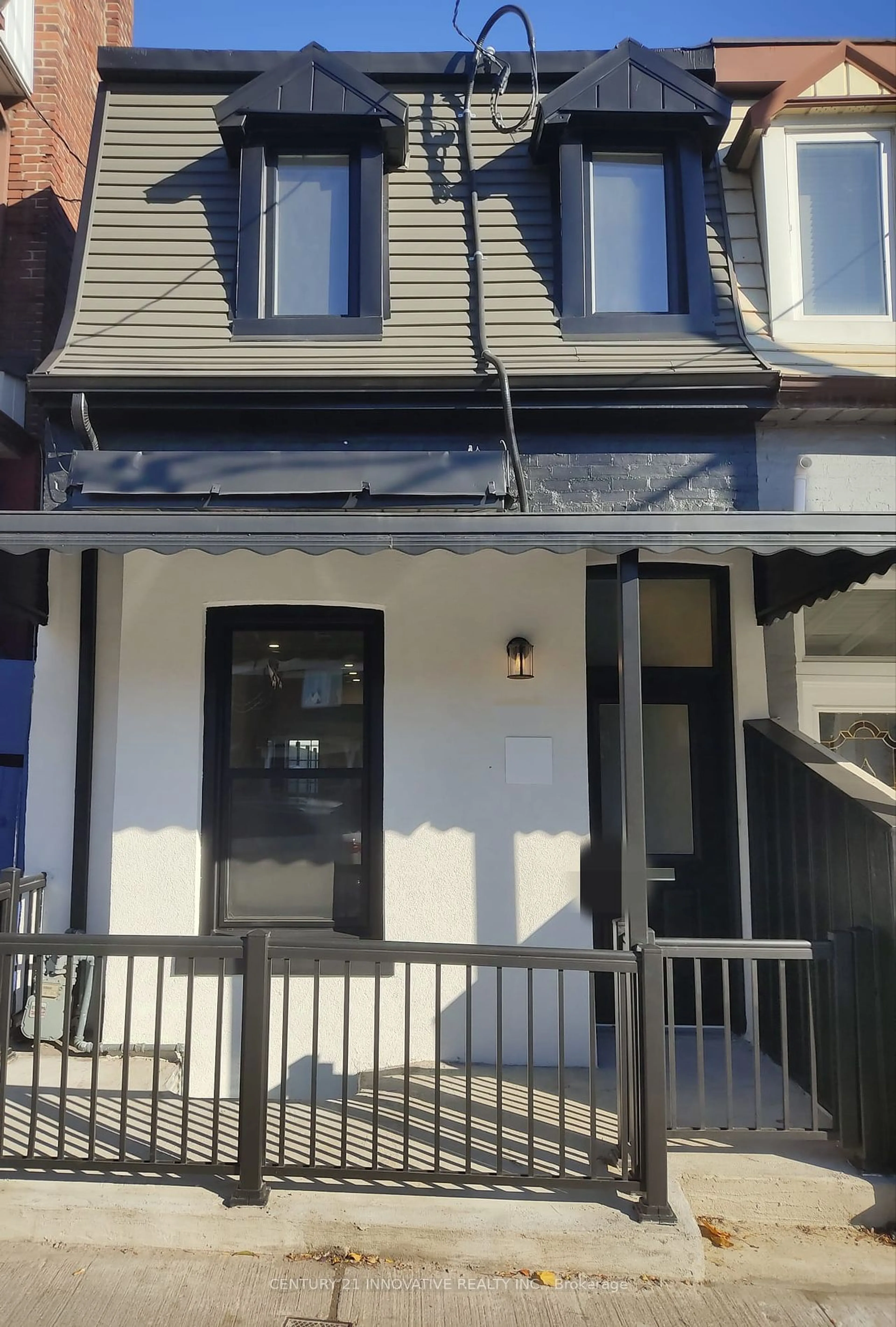 Home with vinyl exterior material, street for 613 Dufferin St, Toronto Ontario M6K 2B1